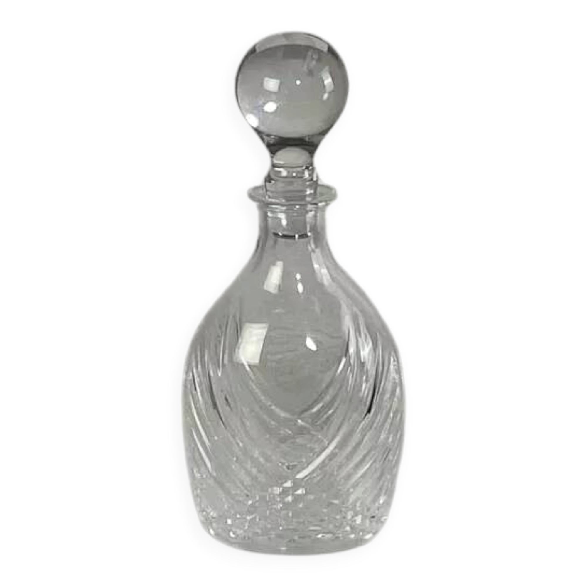 Carafe ancienne en verre sculpté