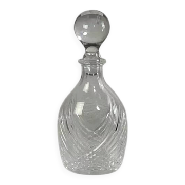 Carafe ancienne en verre sculpté