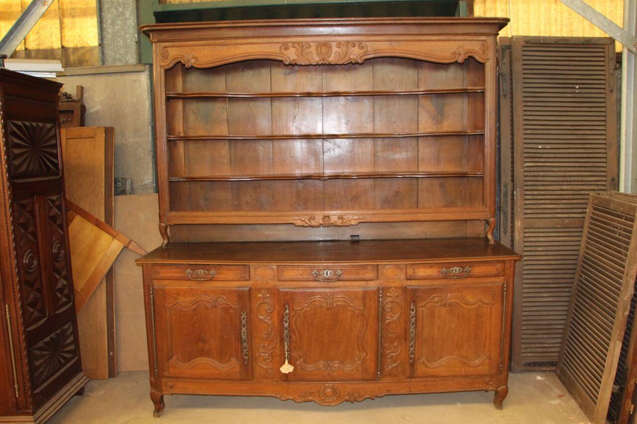 18th century dresser