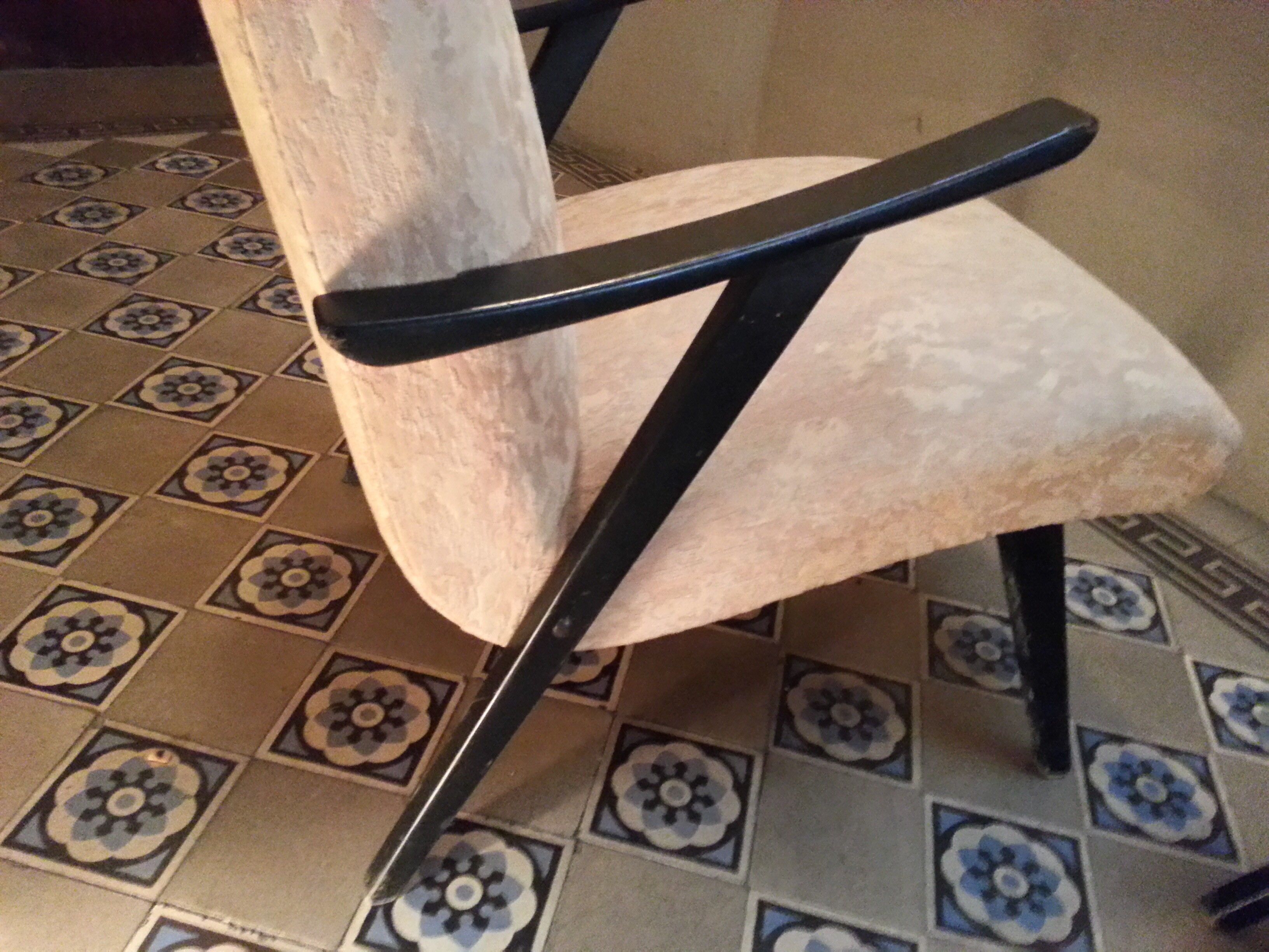 Zig zag of time cocktail chairs