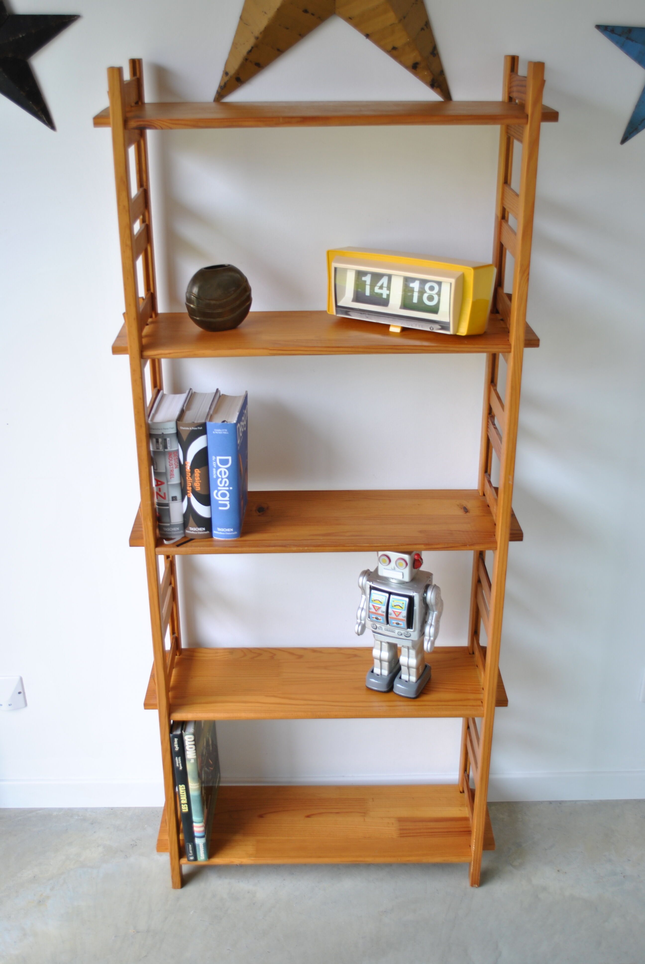 Vintage shelf to lay 1970