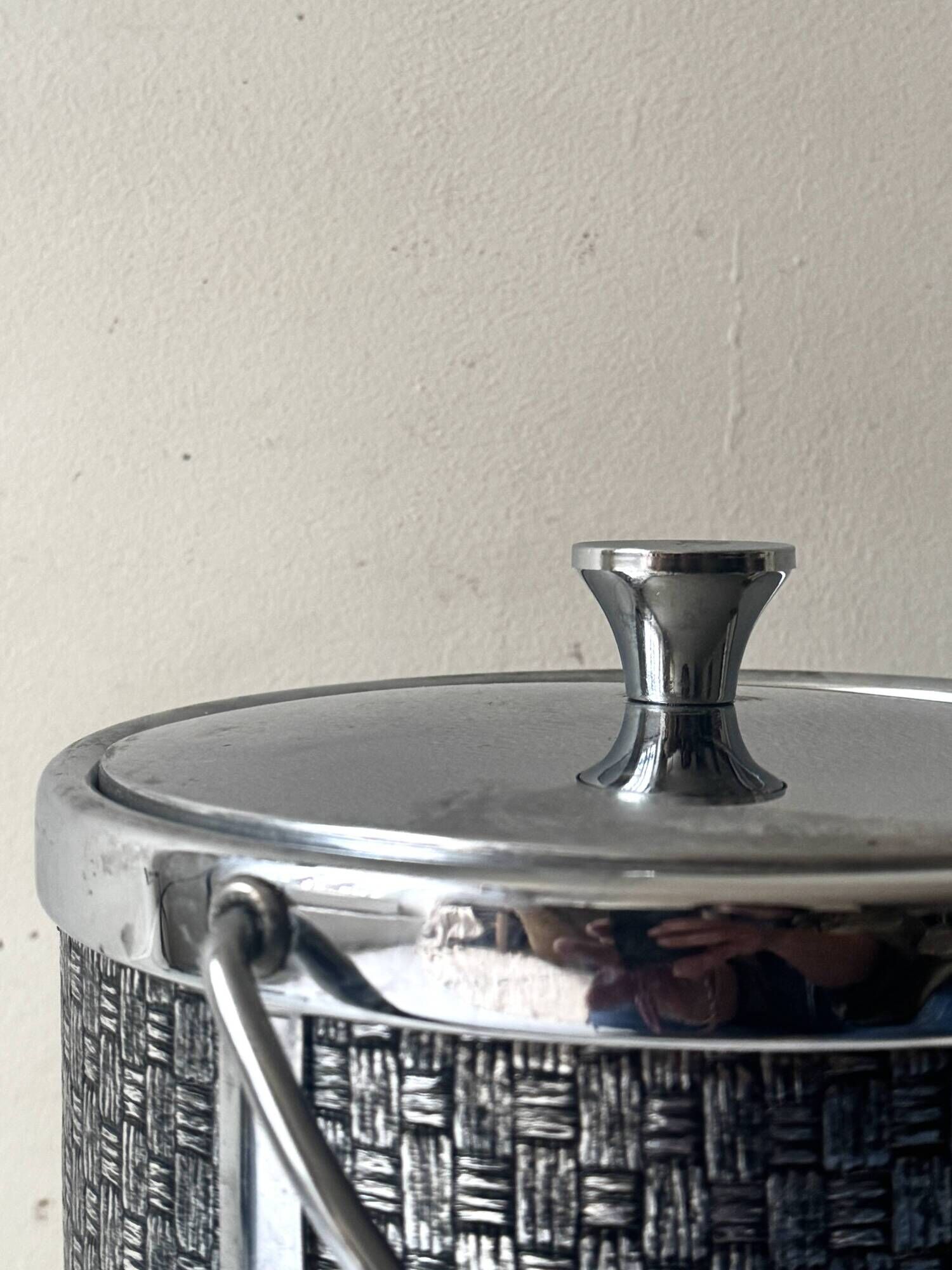 Large modernist chrome metal ice bucket with textured decoration, 1970s design.