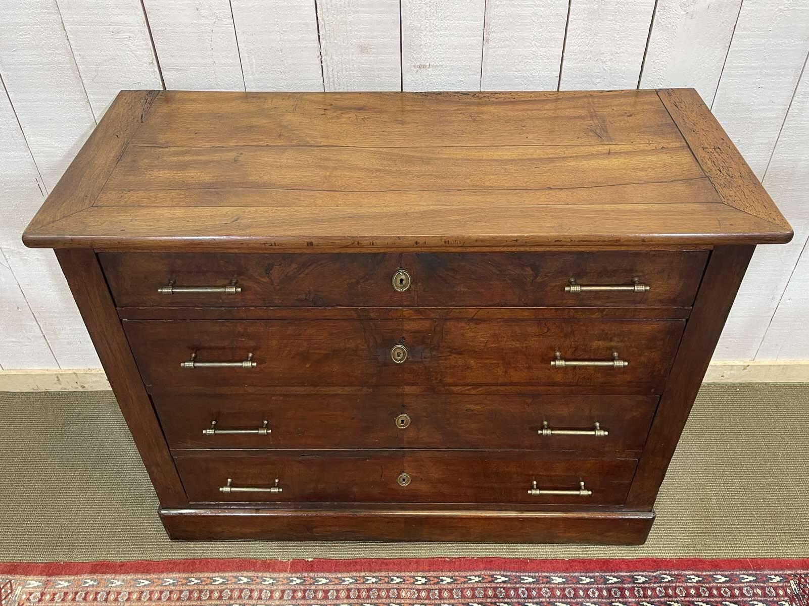 Commode en noyer fin XIXème