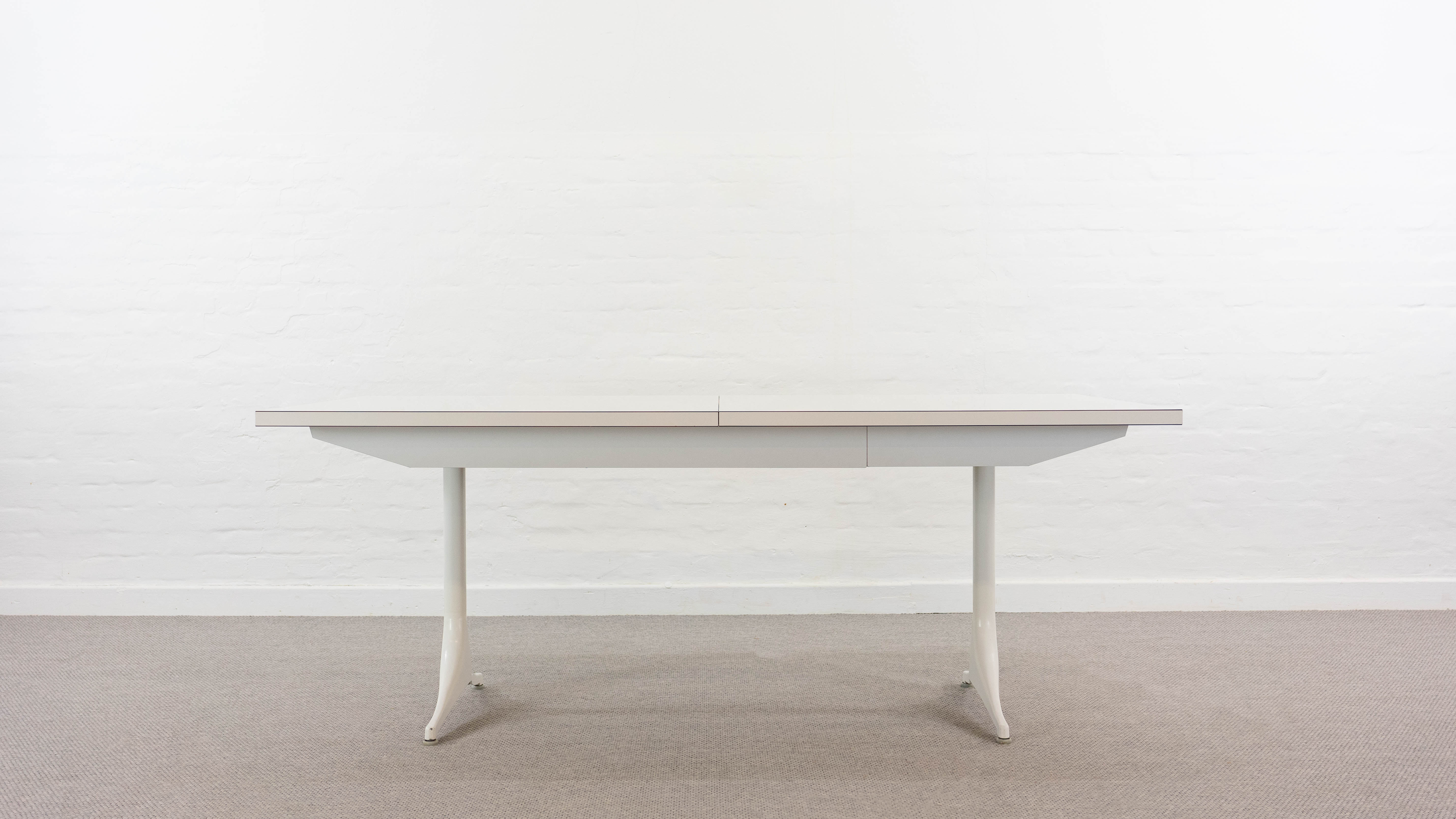 Extendable pedestal dining table by George Nelson for Herman Miller