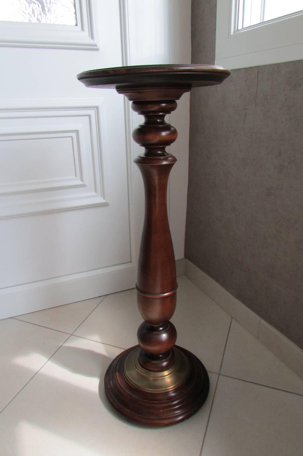 Pedestal table, plant stand or statue