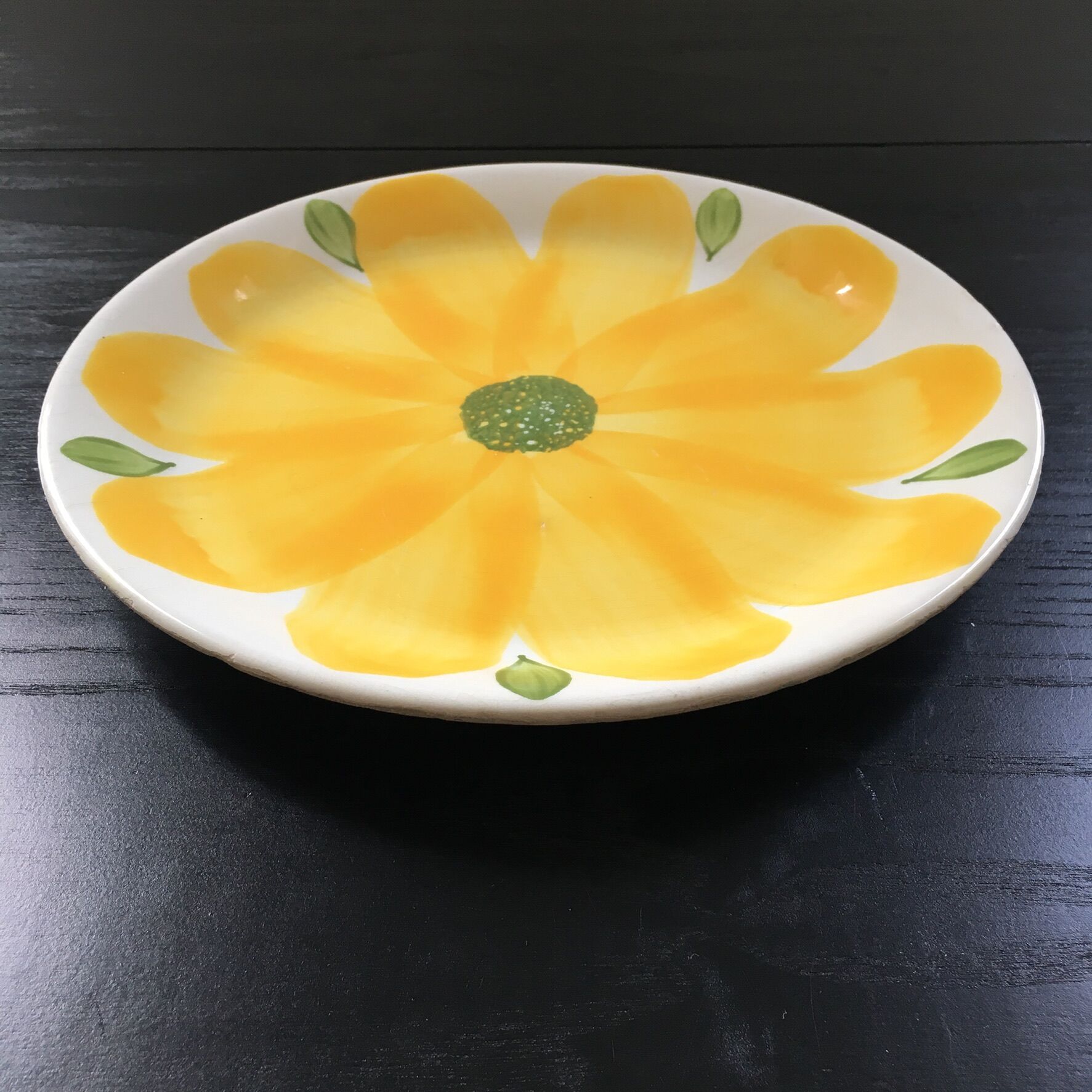 Italian yellow flower plate