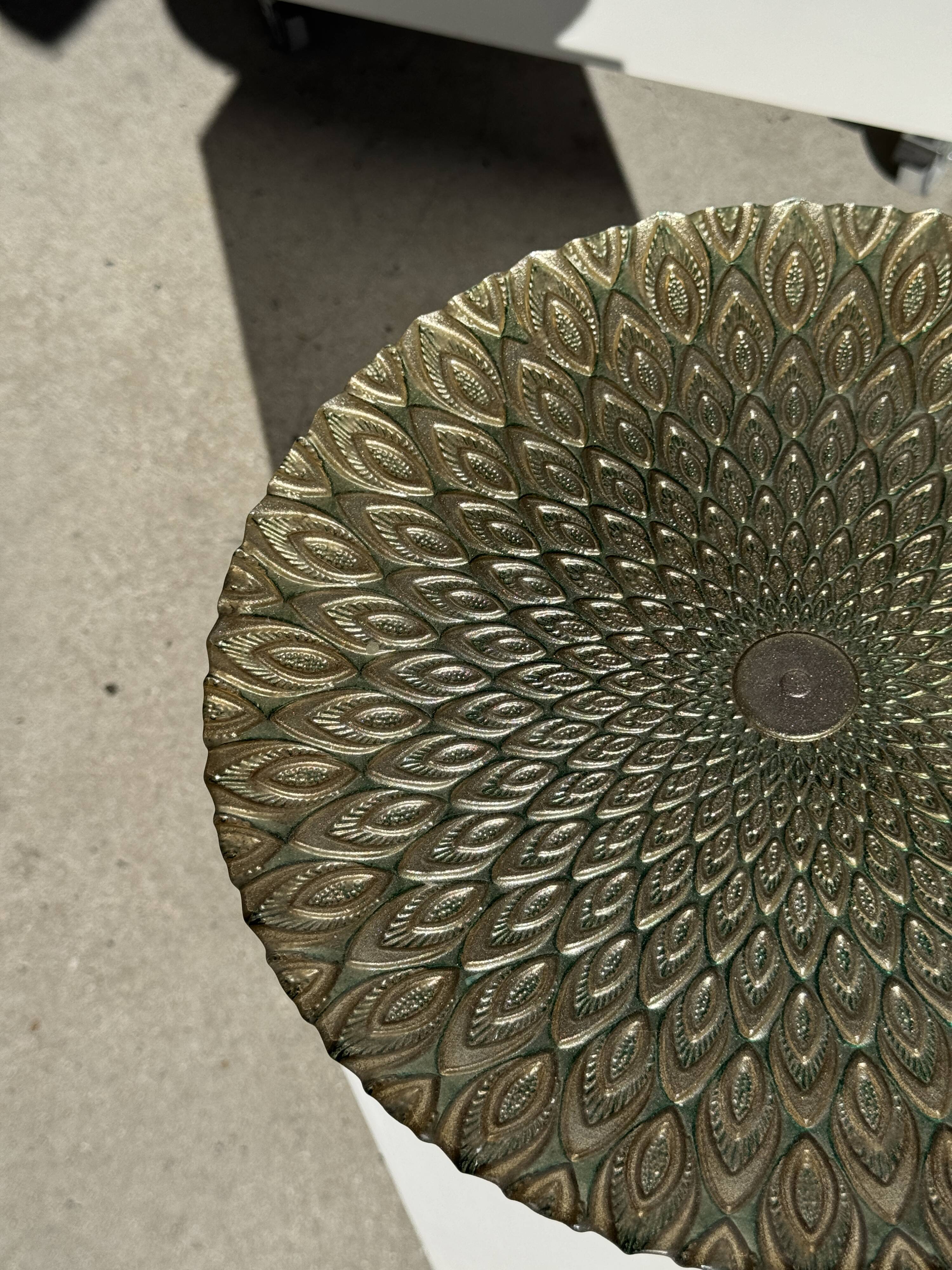 Cake stand on pedestal in glass with peacock feather effect D33 H10