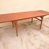 Scandinavian style table with extensions