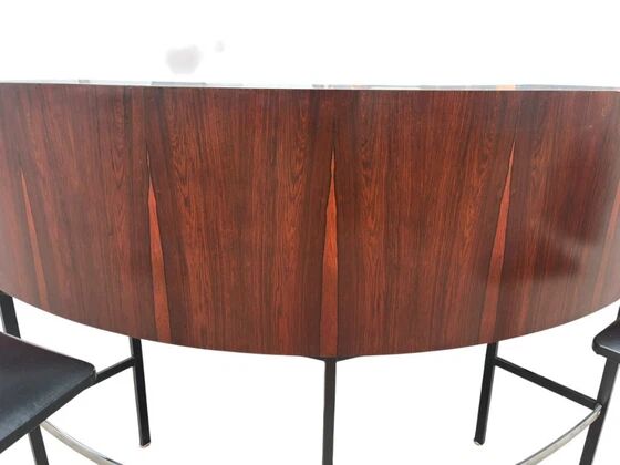 Bar en palissandre du milieu du XXe siècle avec tabourets de bar