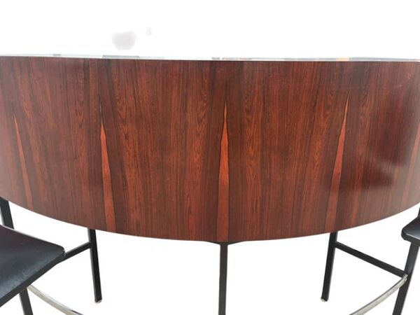 Bar en palissandre du milieu du XXe siècle avec tabourets de bar