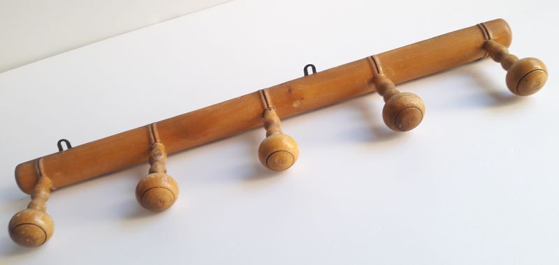 Wooden wall coat rack with 5 hooks
