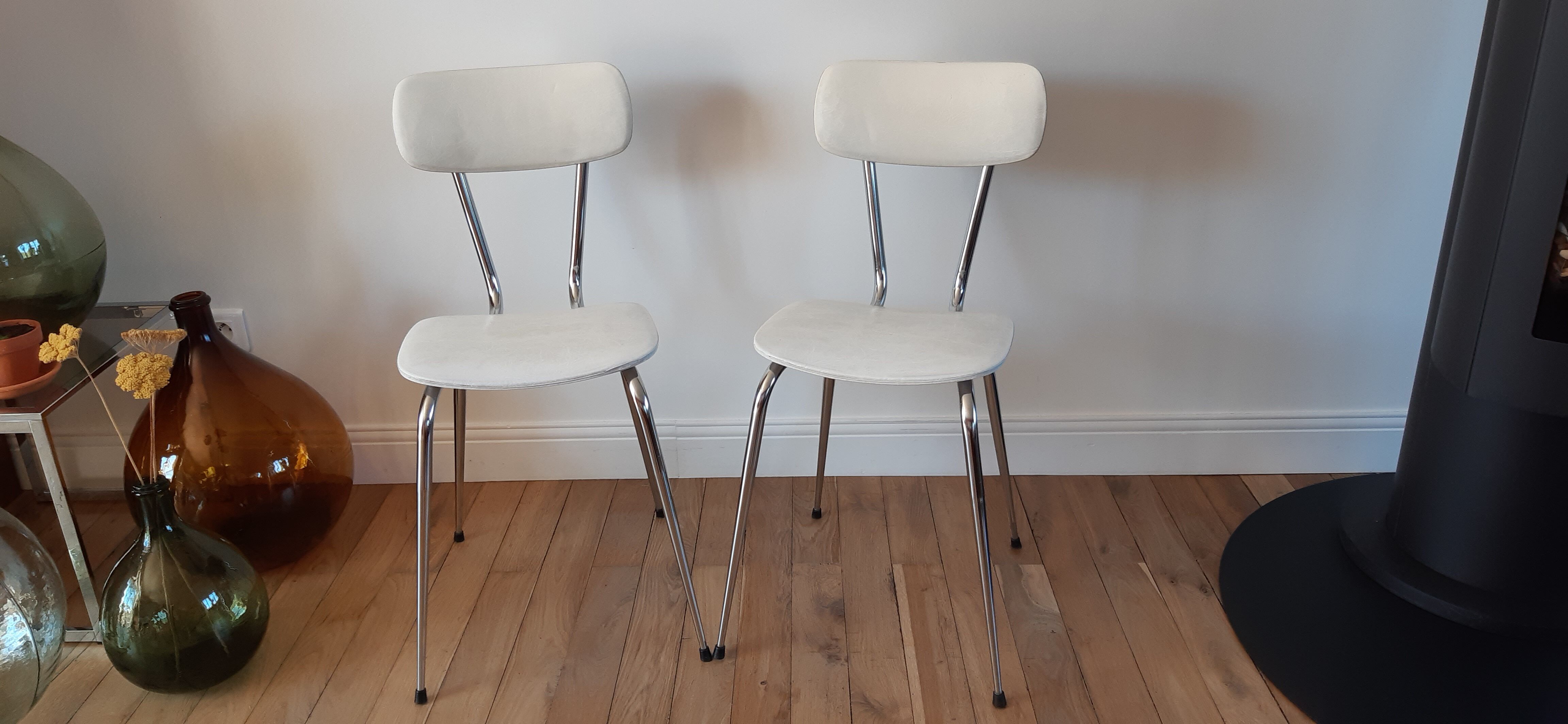 Duo of chairs in skaï, 60-70s