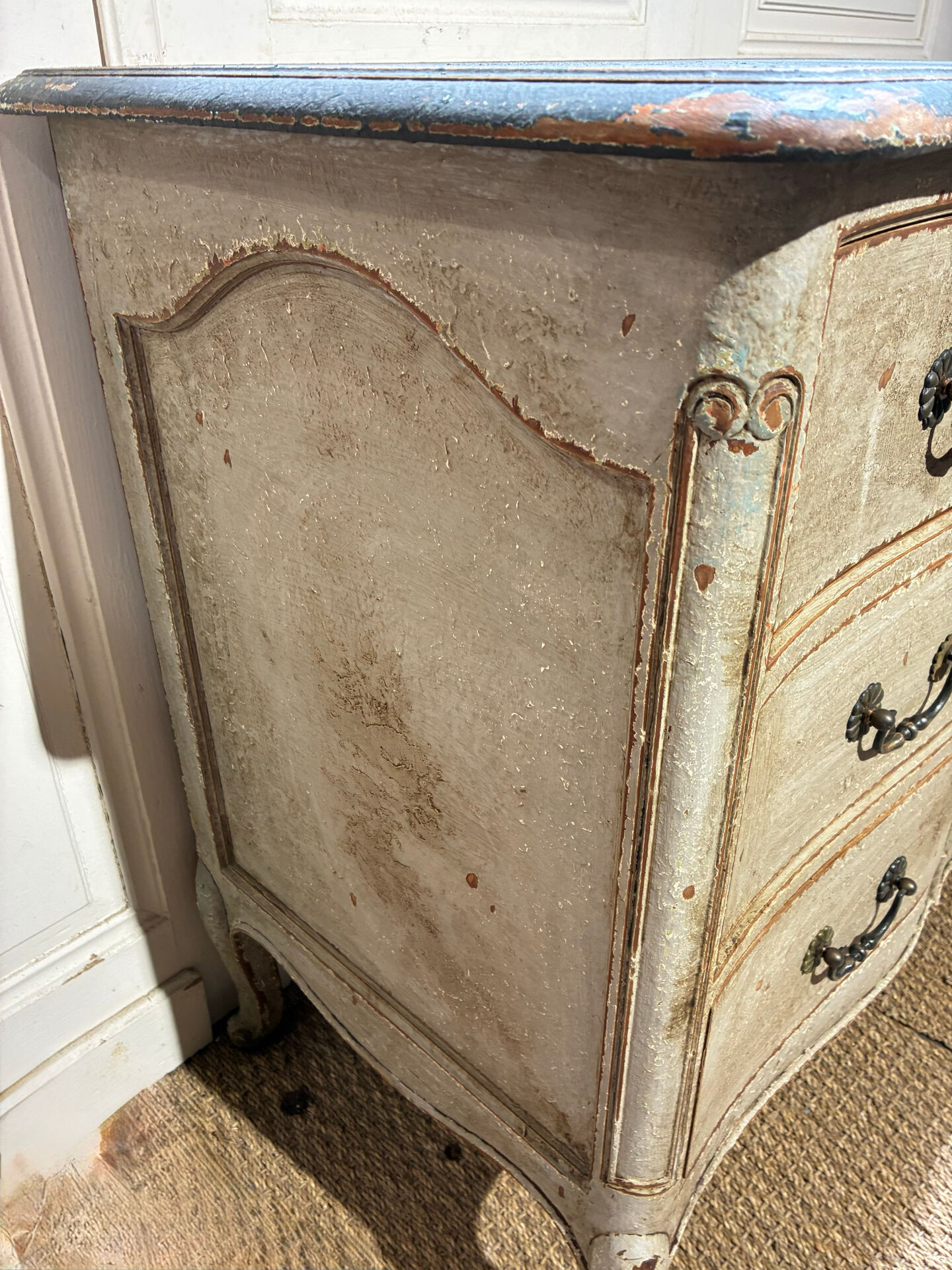 Ancienne Commode arbalète