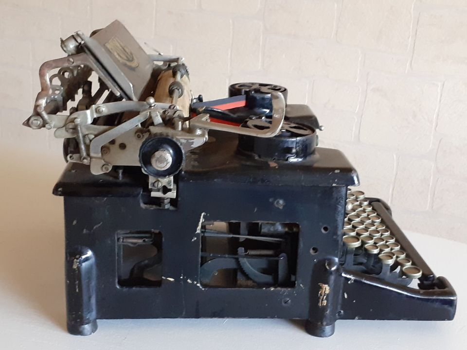 Old Royal 10 typewriter - model USA 1930