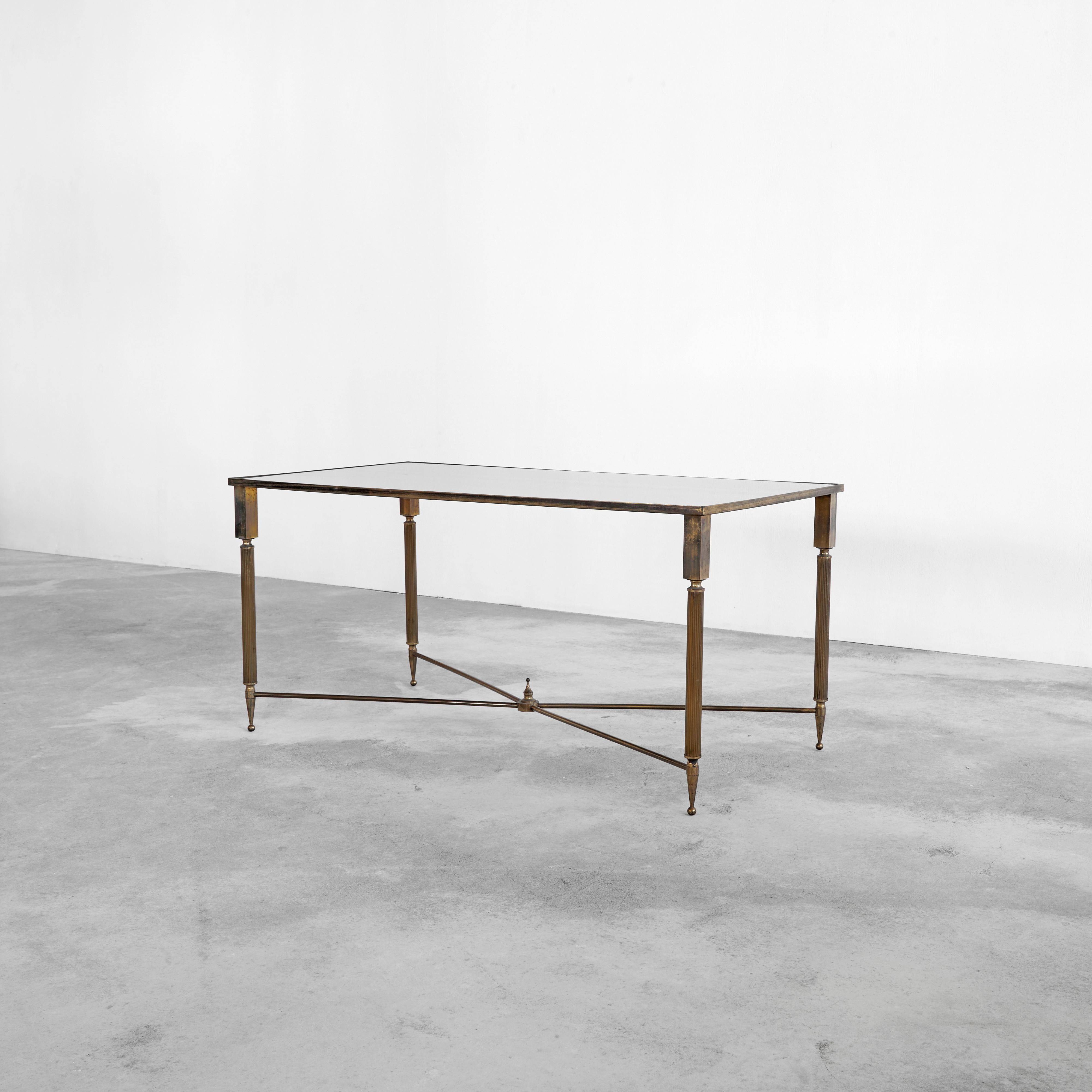Table basse en laiton patiné et verre Maison Charles années 1960