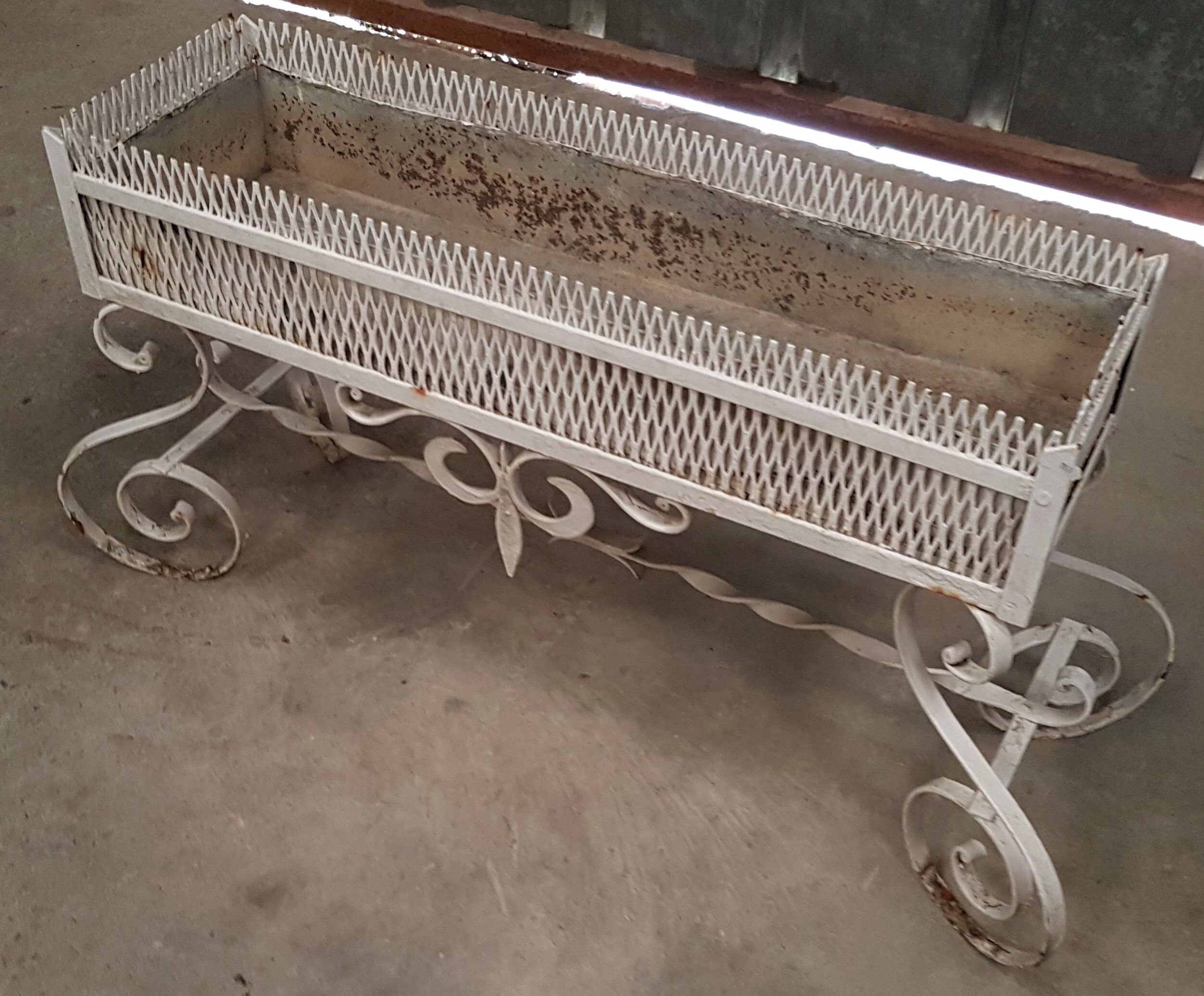 Jardinière en fer forgé
