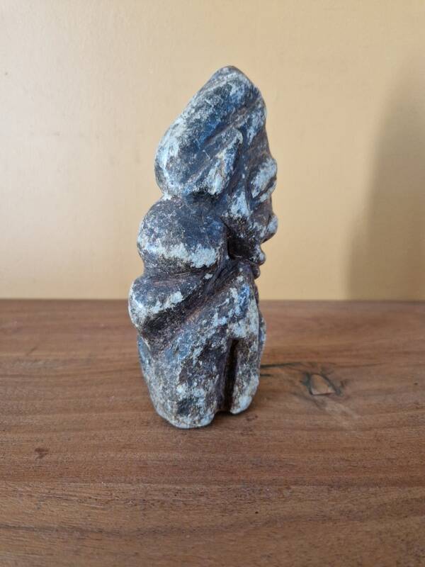 Pomdo statue of the Kissi people of Guinea - Carved stone