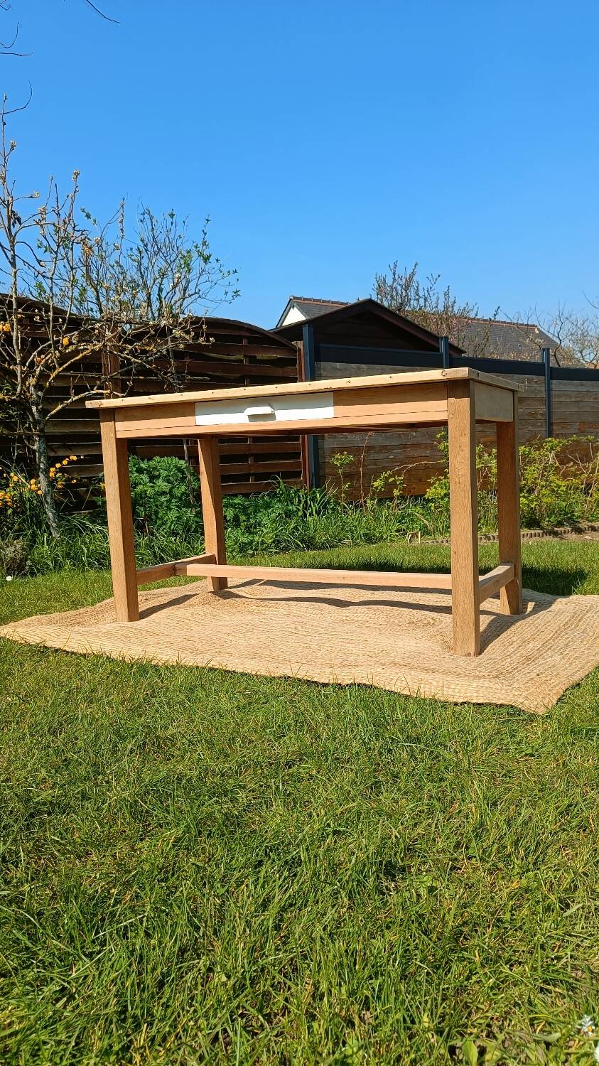 Old solid wood farmhouse table – chic country spirit