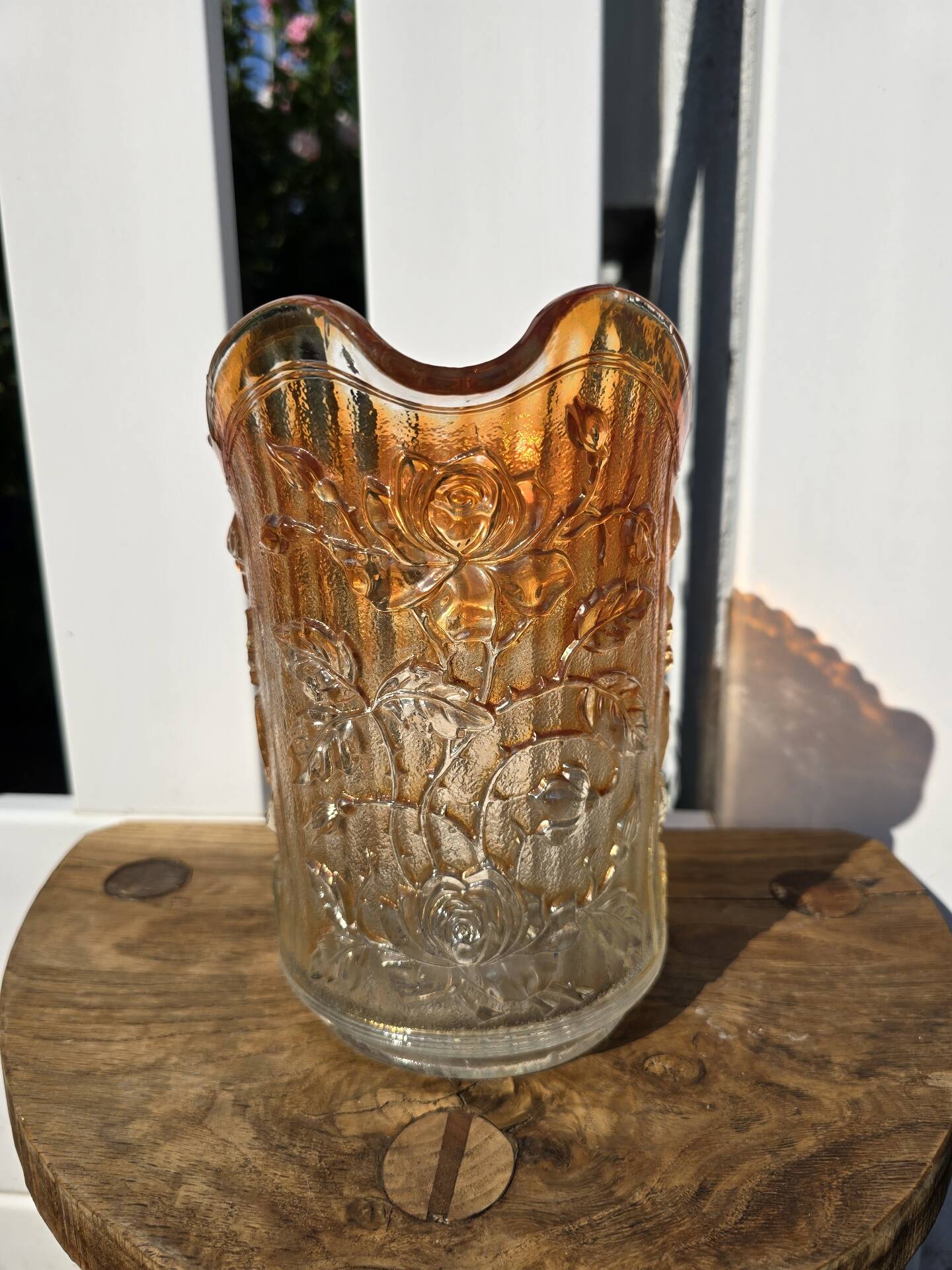 Pichet vintage Carnival Glass Marigold motifs roses –Années 1920-30