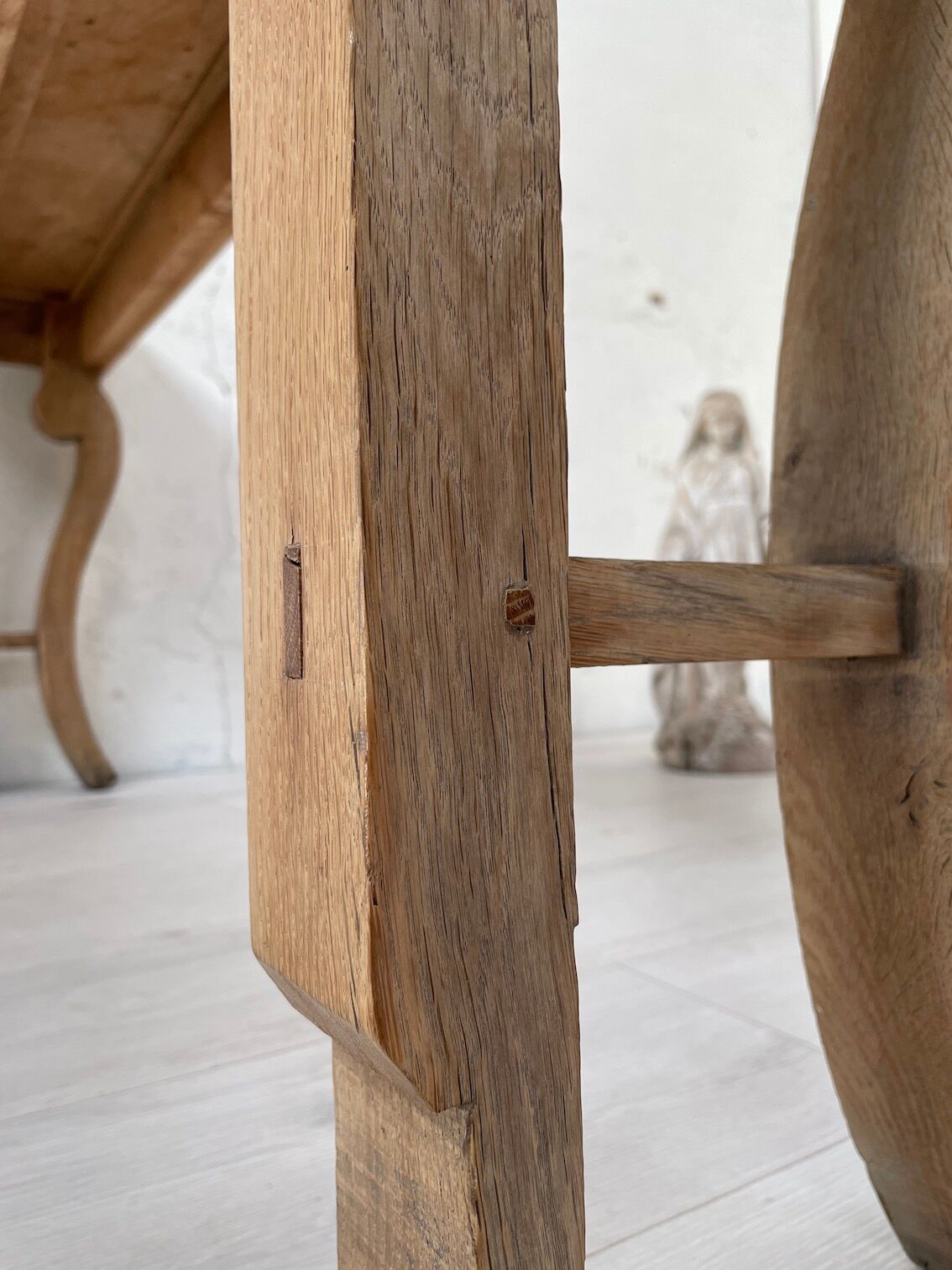 Raw oak butt console