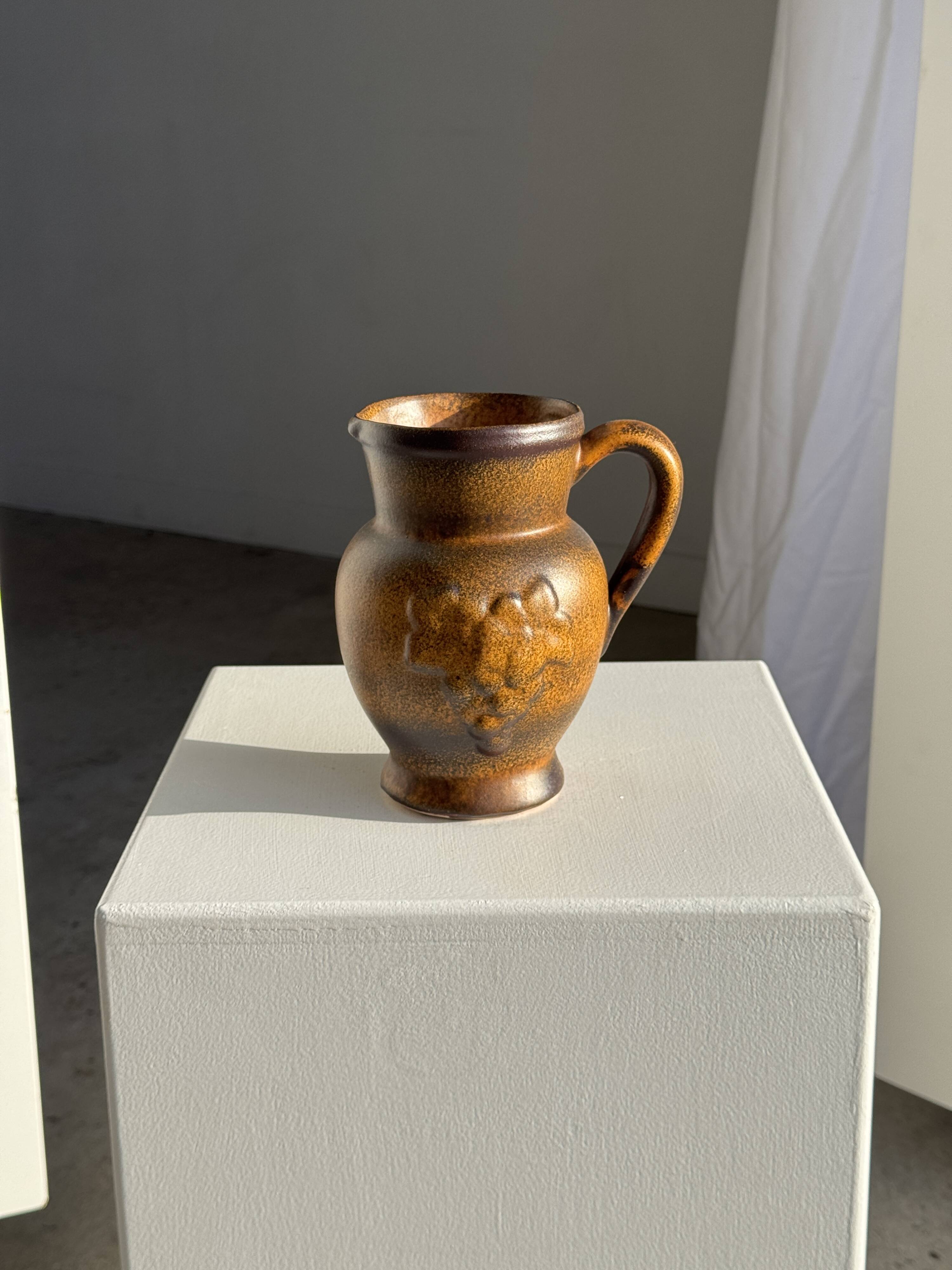 Speckled stoneware jug with grape pattern H17