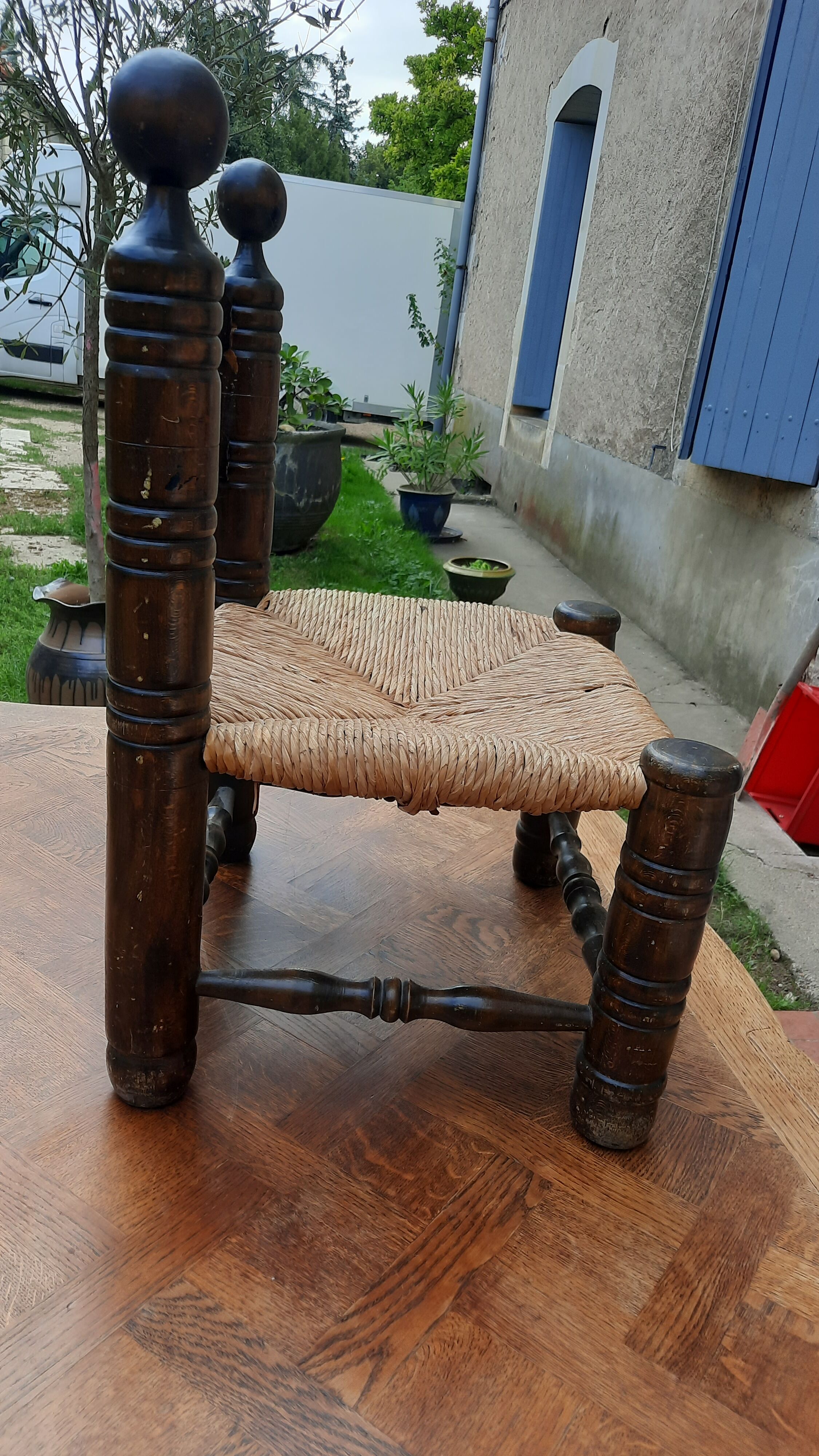 Chaise basse campagnarde
