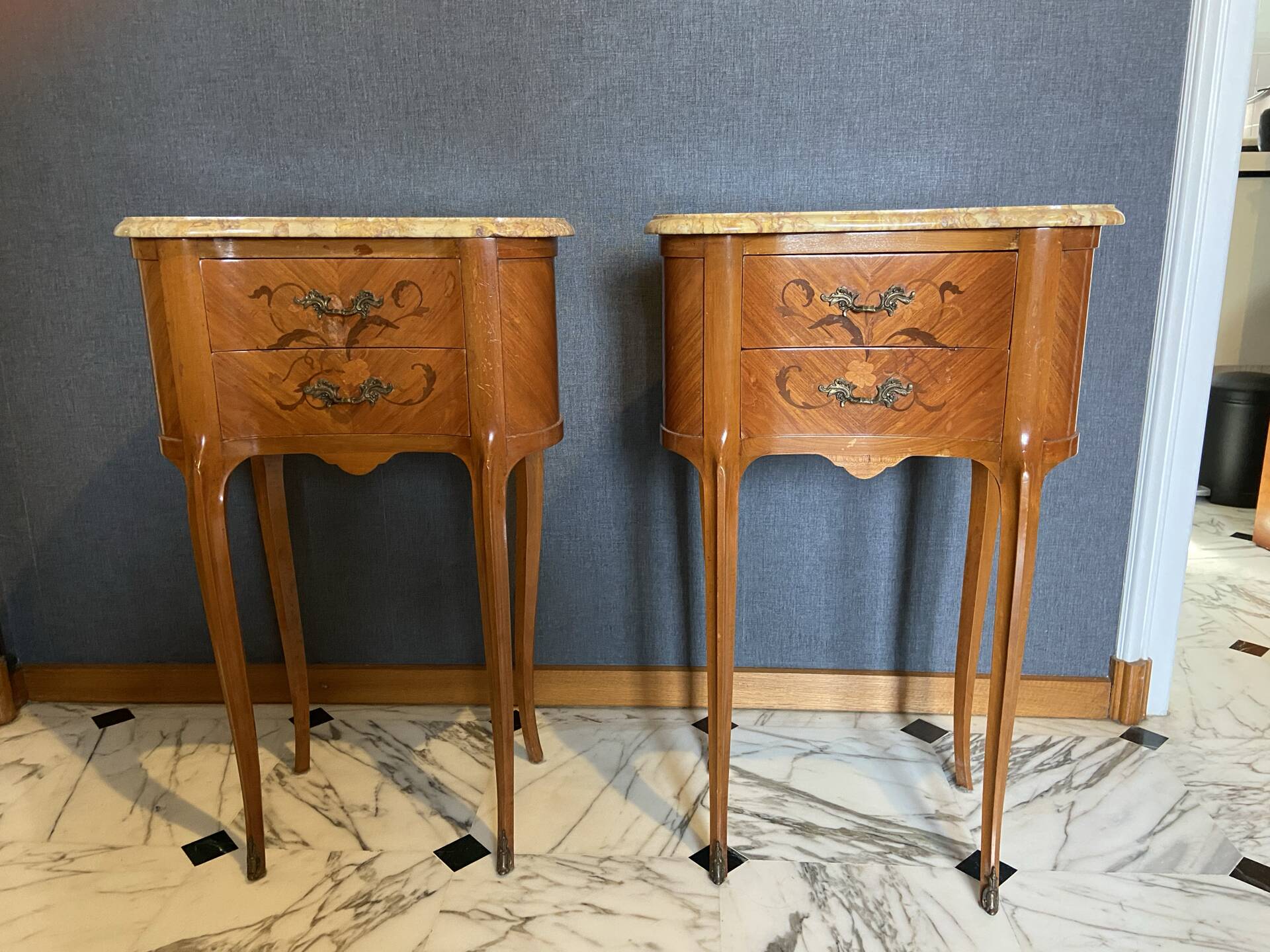 Tables de chevet style Louis XV