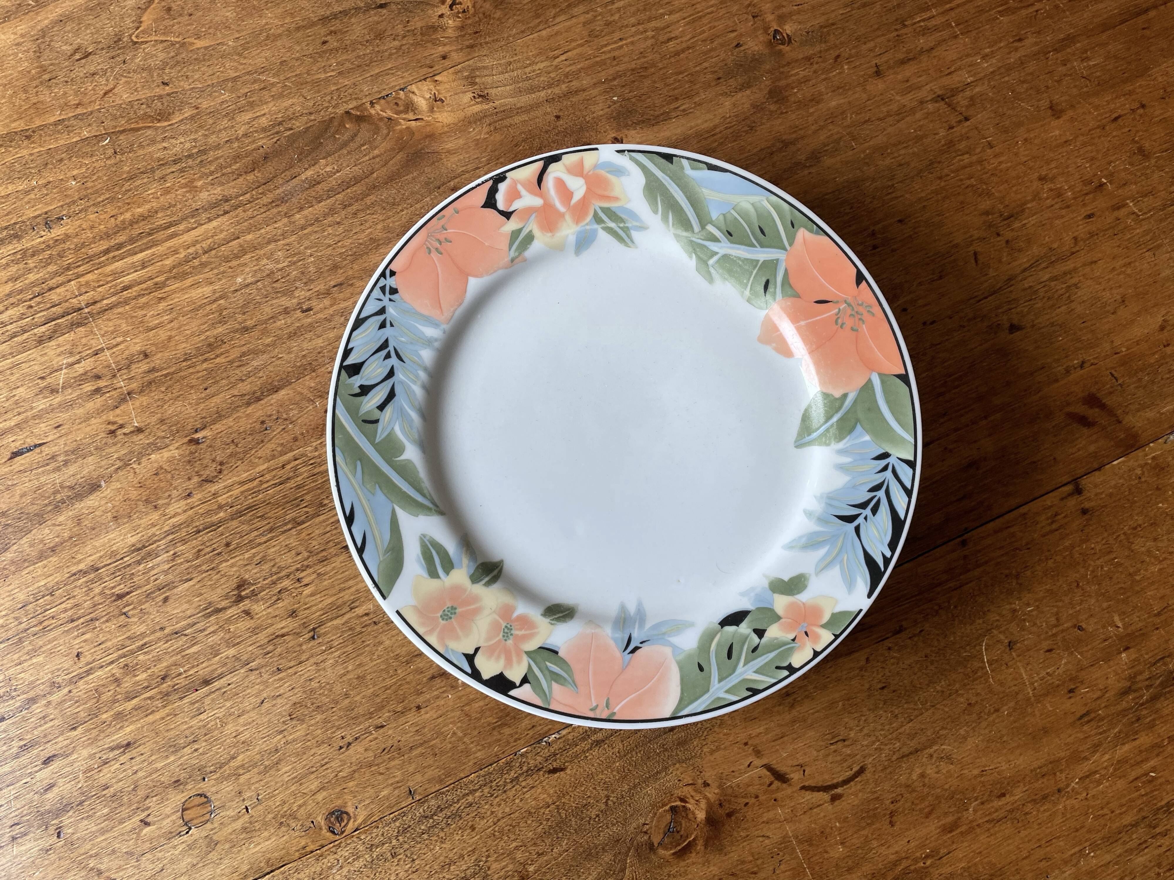 Set of 5 floral plates in vibrant colours, 1980s, vintage