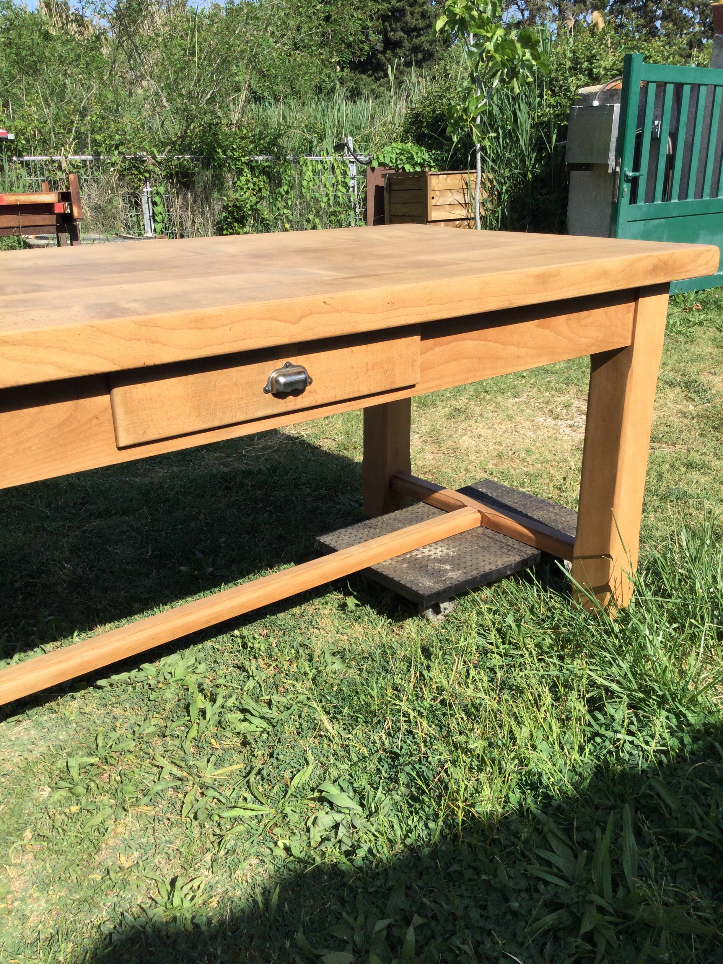 Farm table