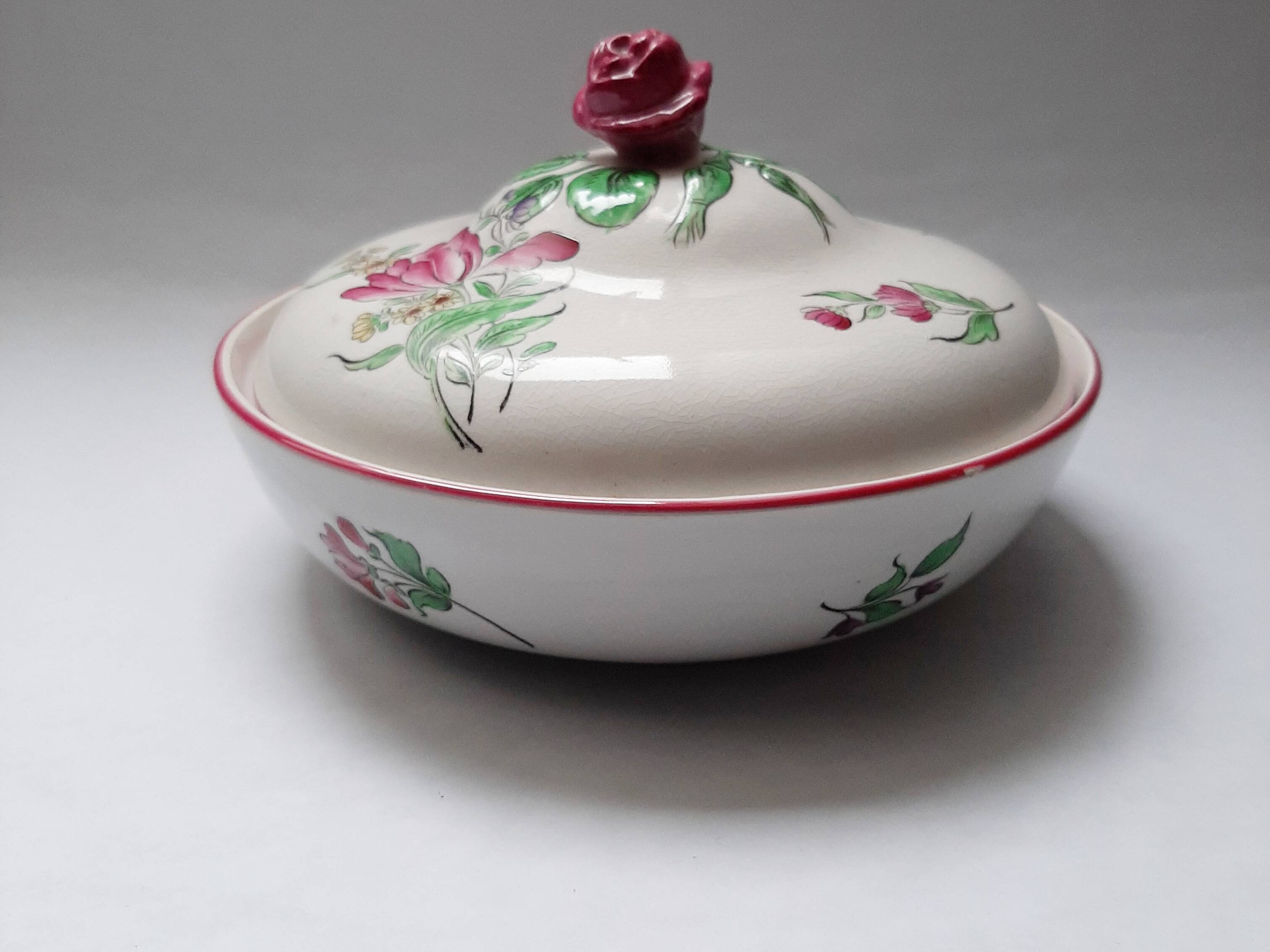 Large sweet jar in Lunéville earthenware.