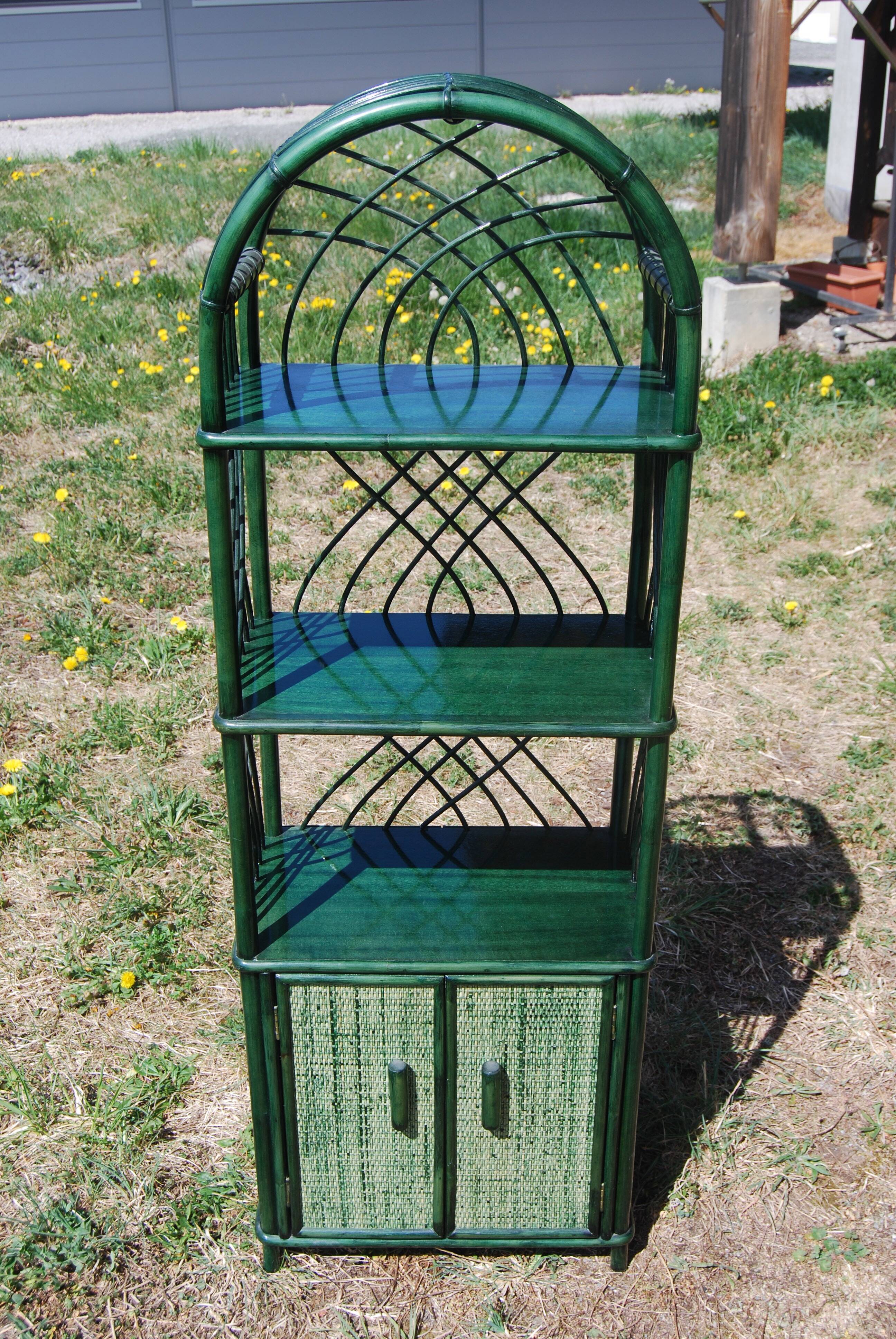 Bibliothèque étagère en bambou et rotin laqué vert
