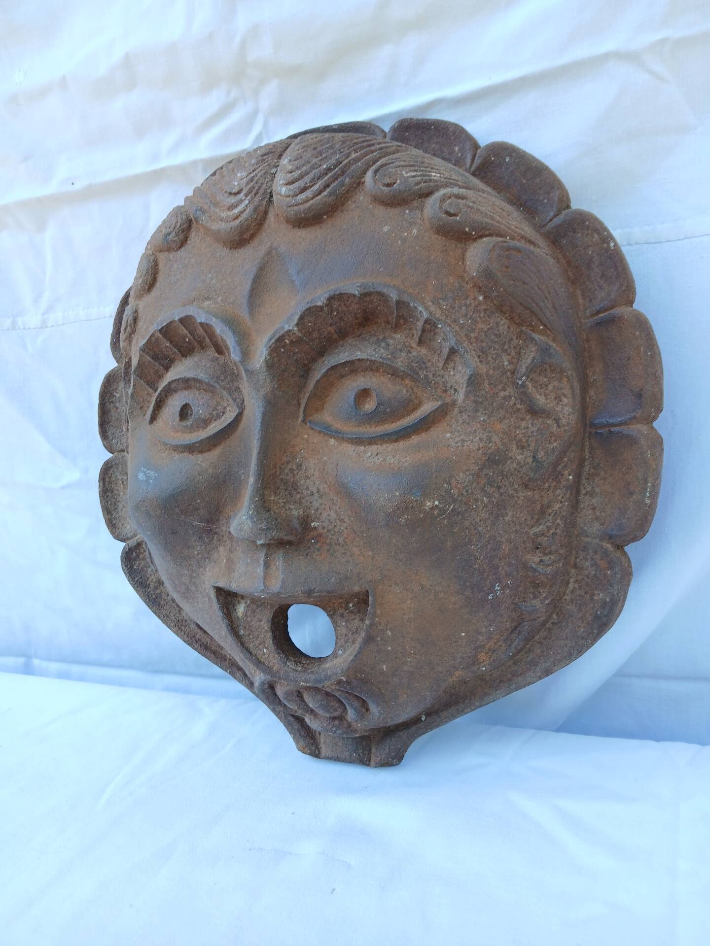 Cast iron face mask mascaron