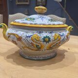 Hand-painted faience soup tureen from Deruta – Italy
