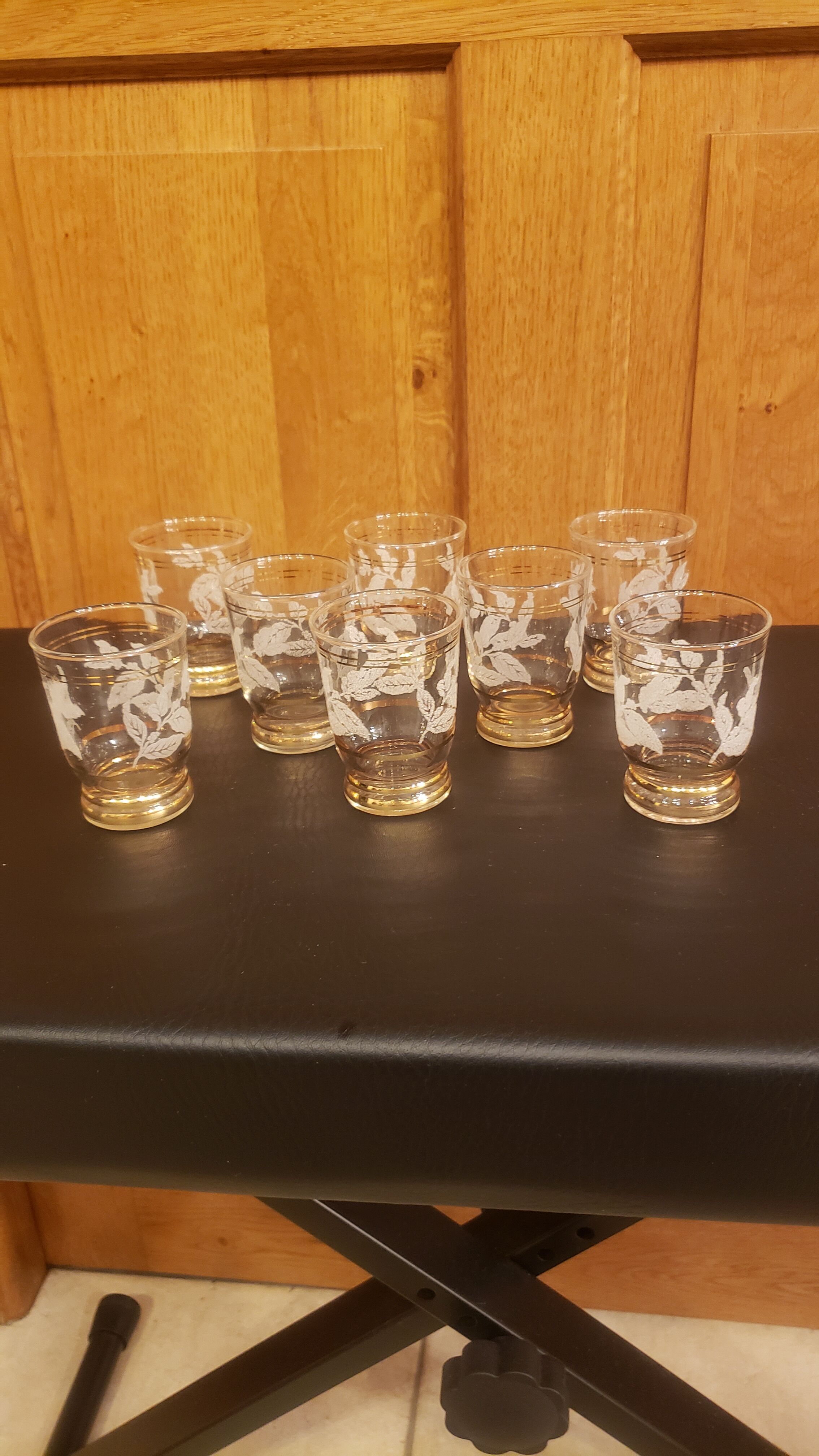 Set of 8 vintage 70s glasses with golden border
