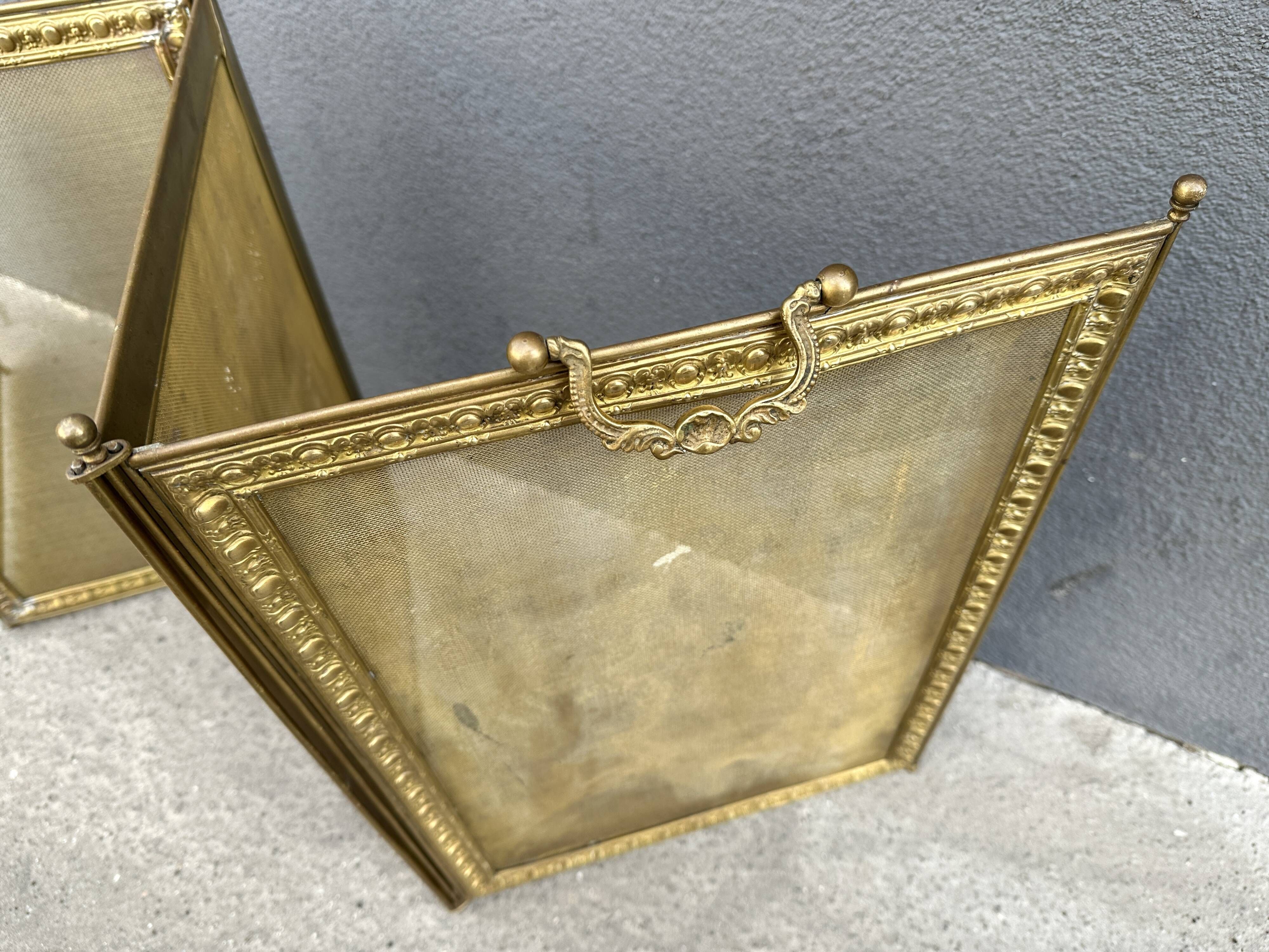 Antique brass fireplace screen from the 19th century by Bouhon Frères.