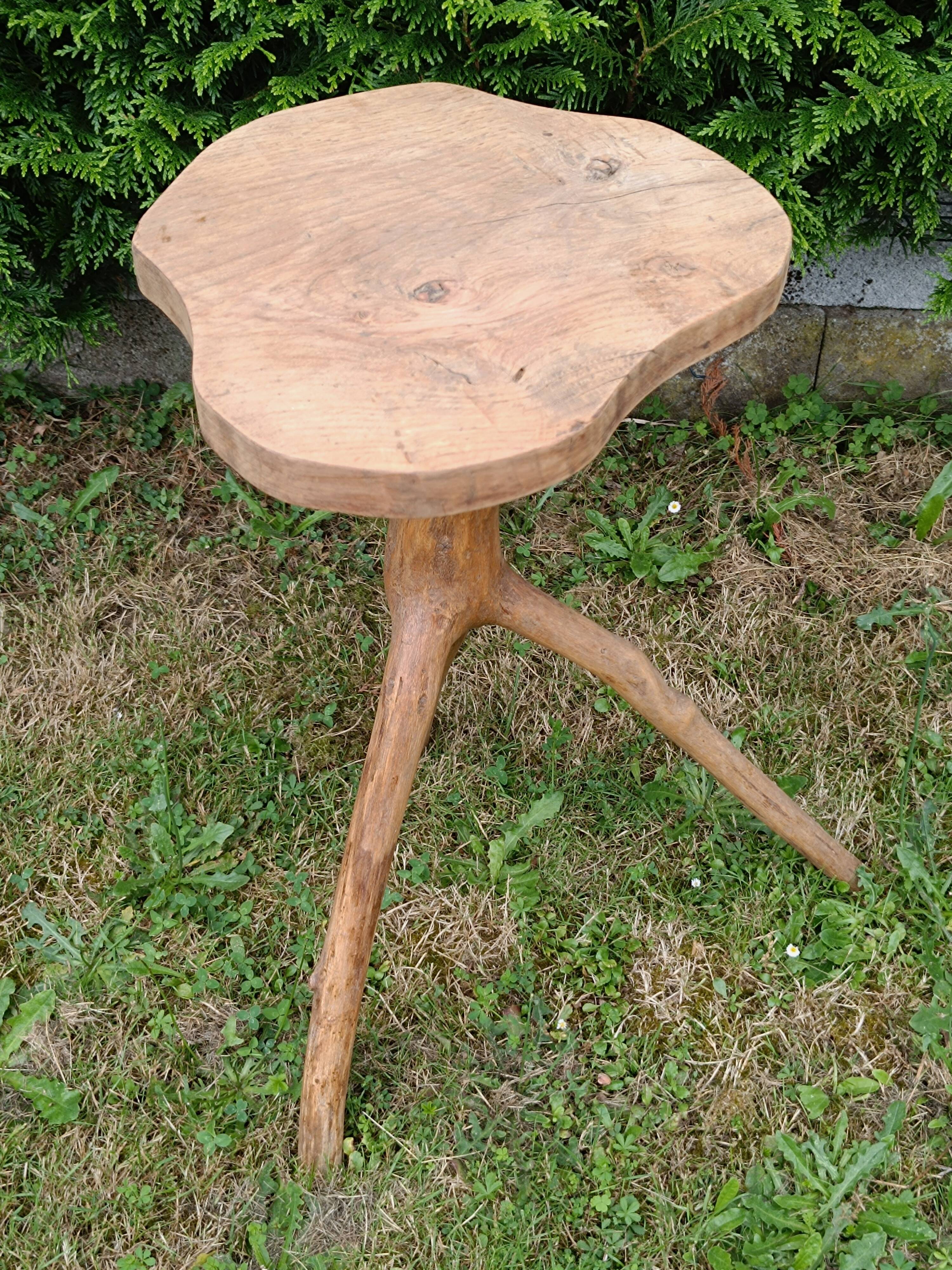 Brutalist tripod saddle