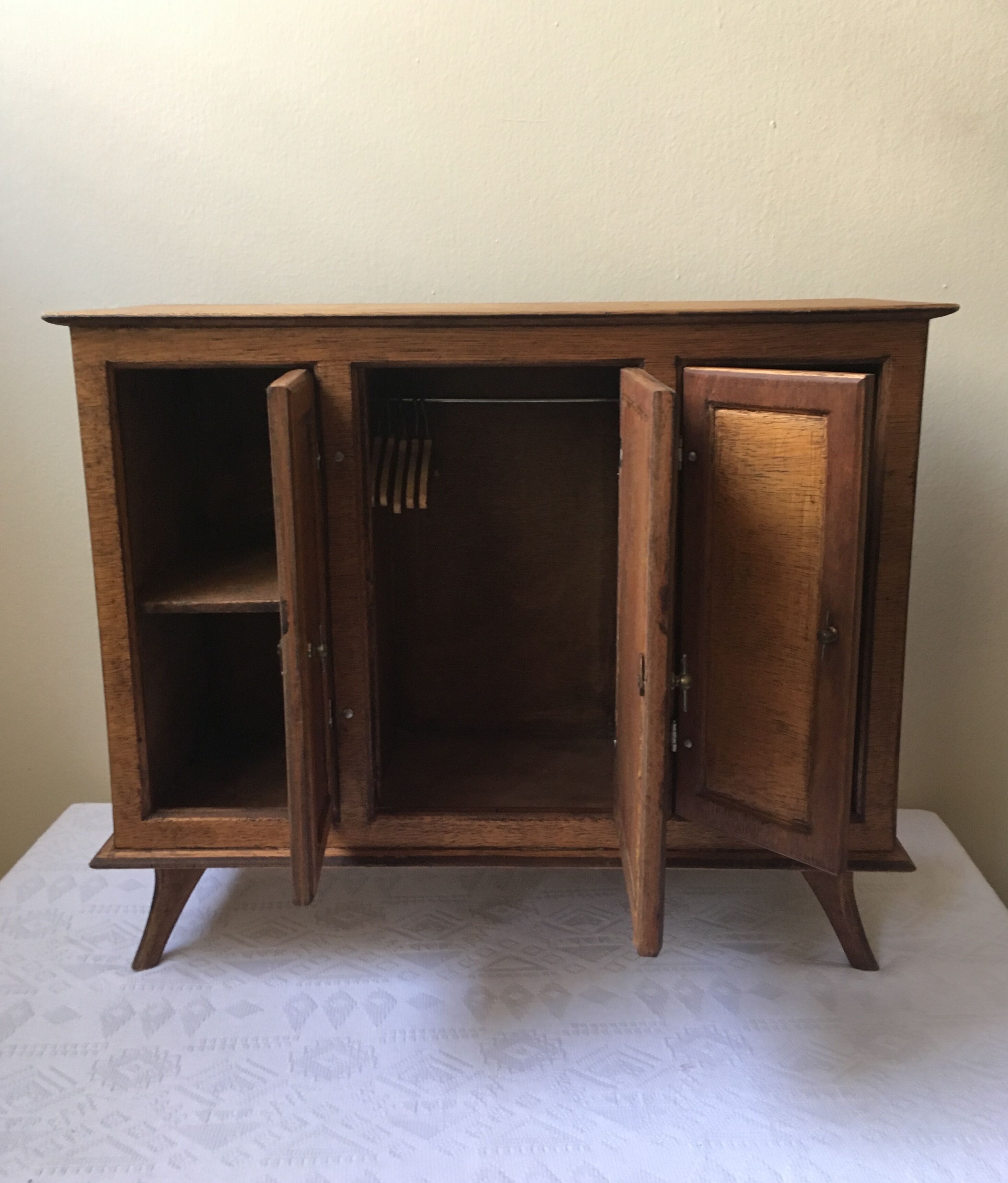 Doll cabinet 3 wooden doors with mirror