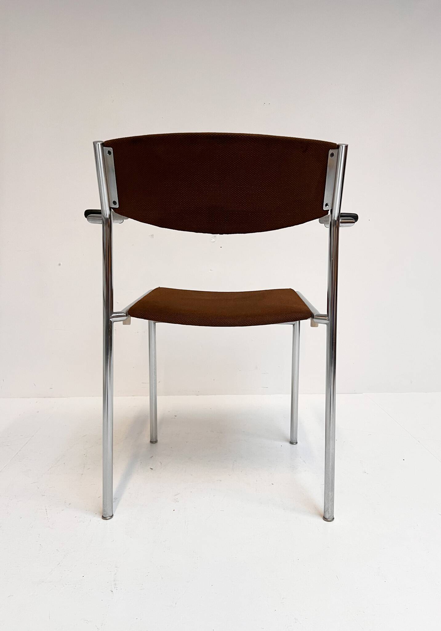 Set of 6 stackable chairs in rust colour by Gijs van der Sluis, 1970s.