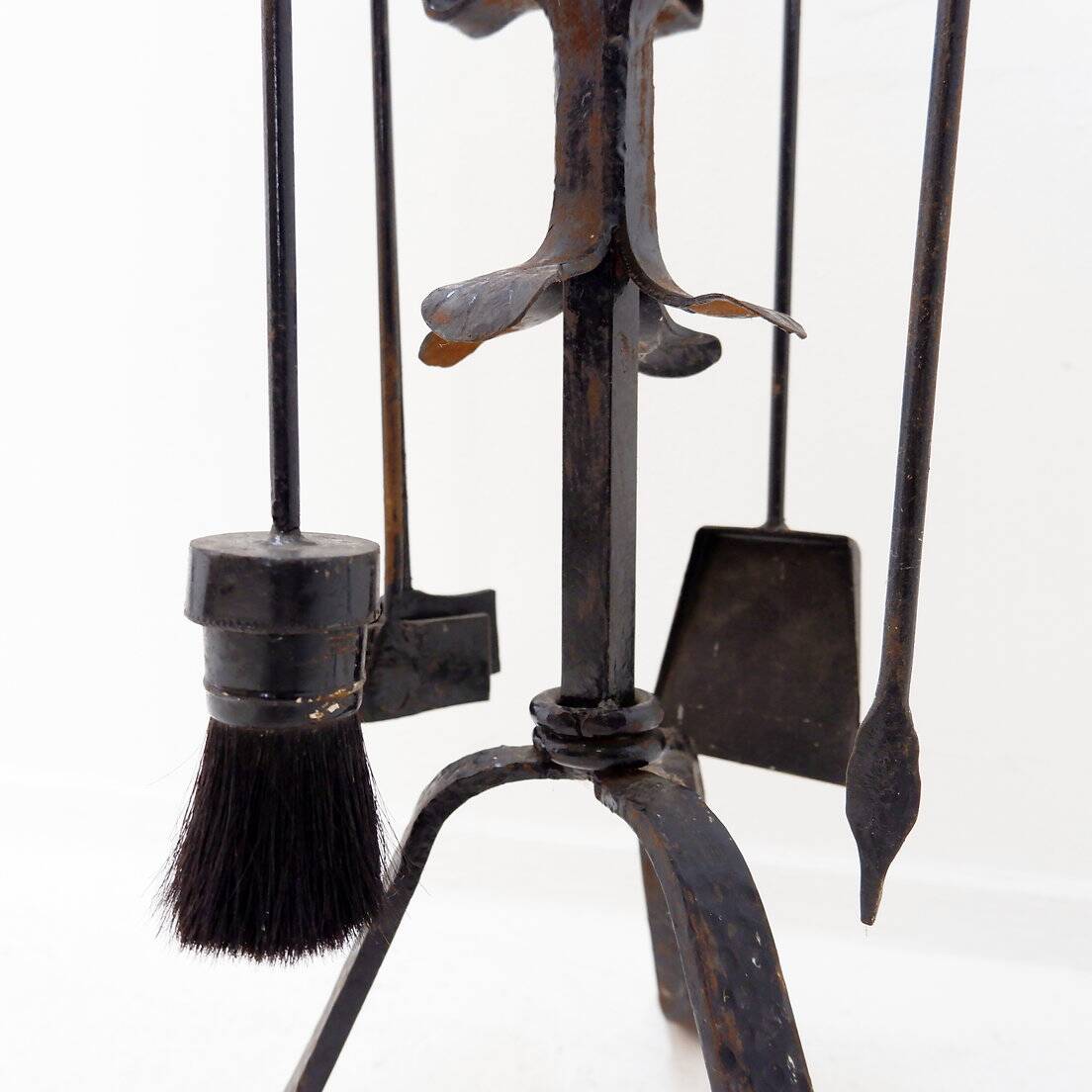 Large Wrought Iron Hammered Fireplace Tool Set: H 127cm