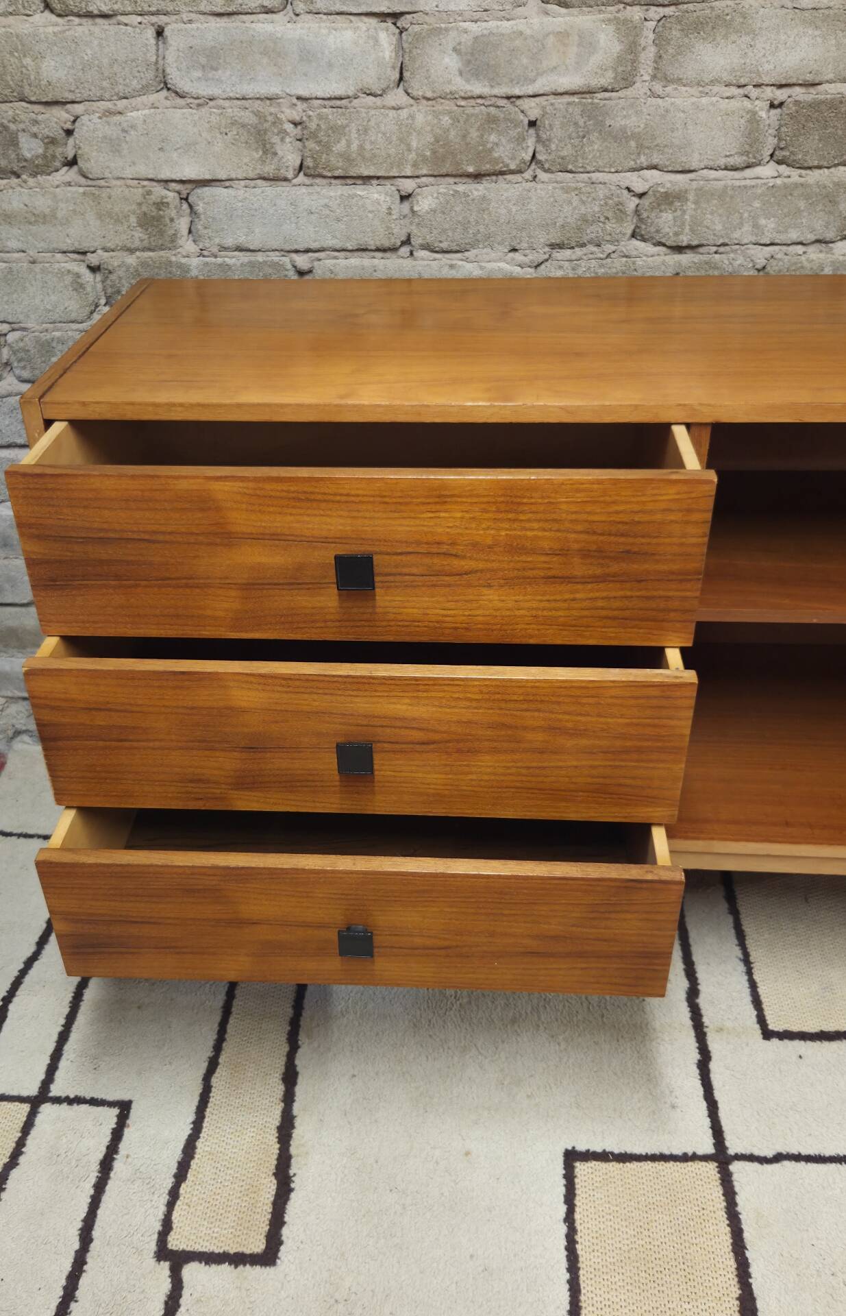 Large vintage sideboard from the 60s/70s – 3 drawers – modernist design