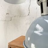 Paire de lampes industrielles.