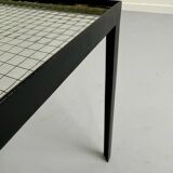 Ancienne table basse en métal et verre quadrillé design des années 50