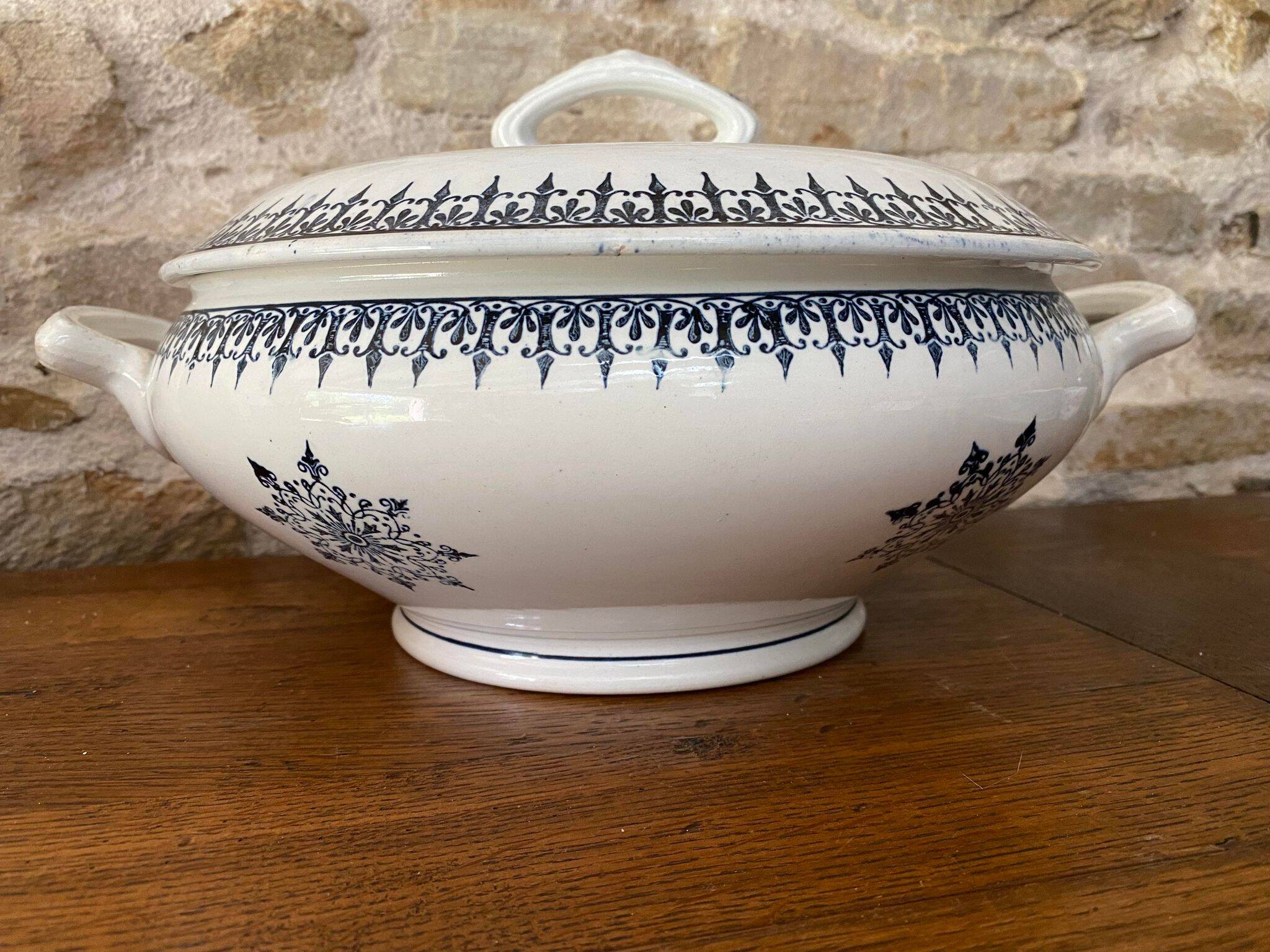 Tureen and its lid Earthenware St Amand