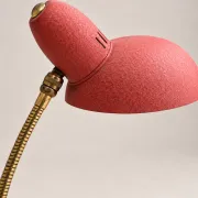 Vintage desk lamp from the 50s-60s – Coral red and brass – Tripod base