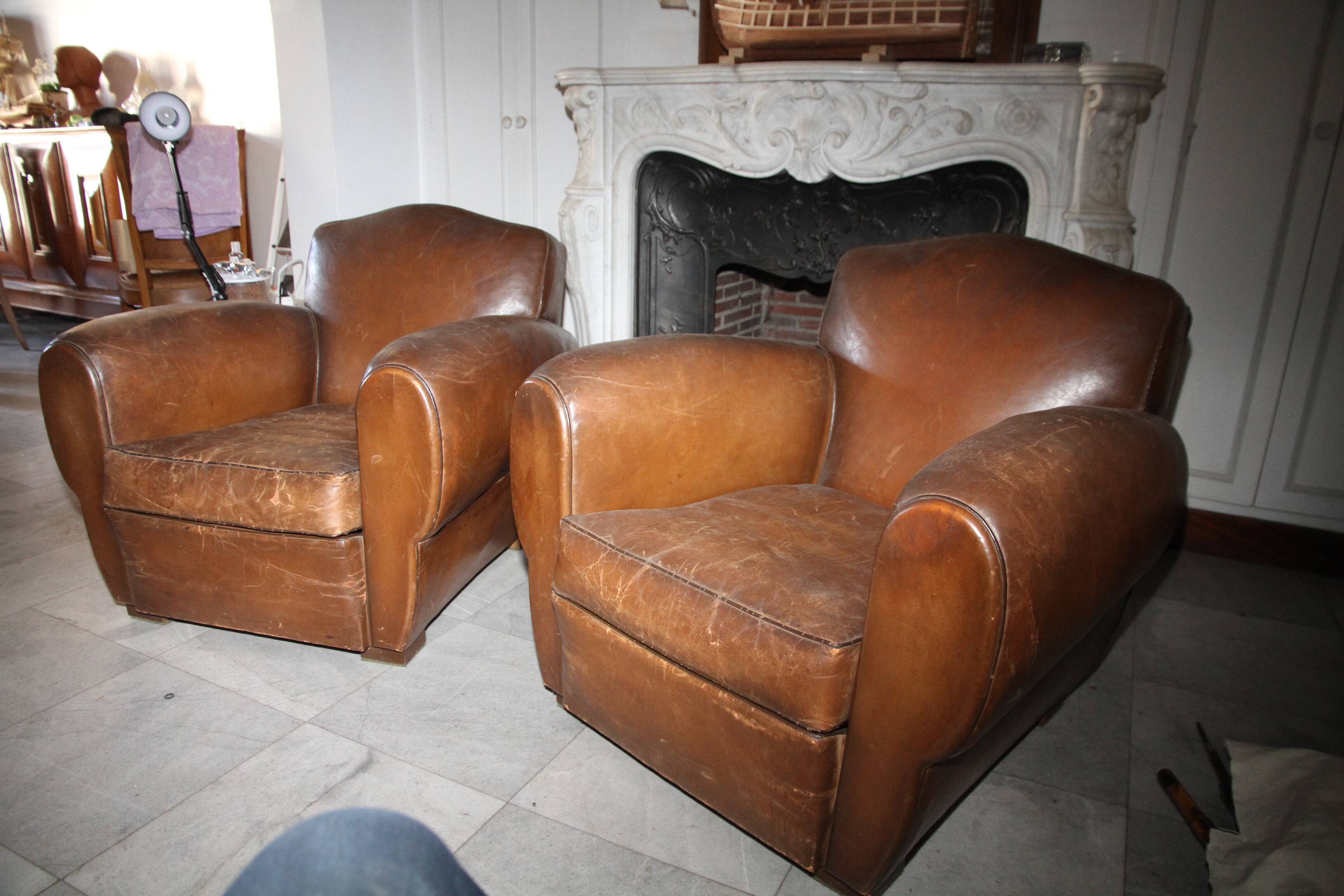Lot de 2 fauteuils club en cuir années 50