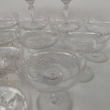 12 coupes à champagne en cristal de baccarat, XIX ème siècle.