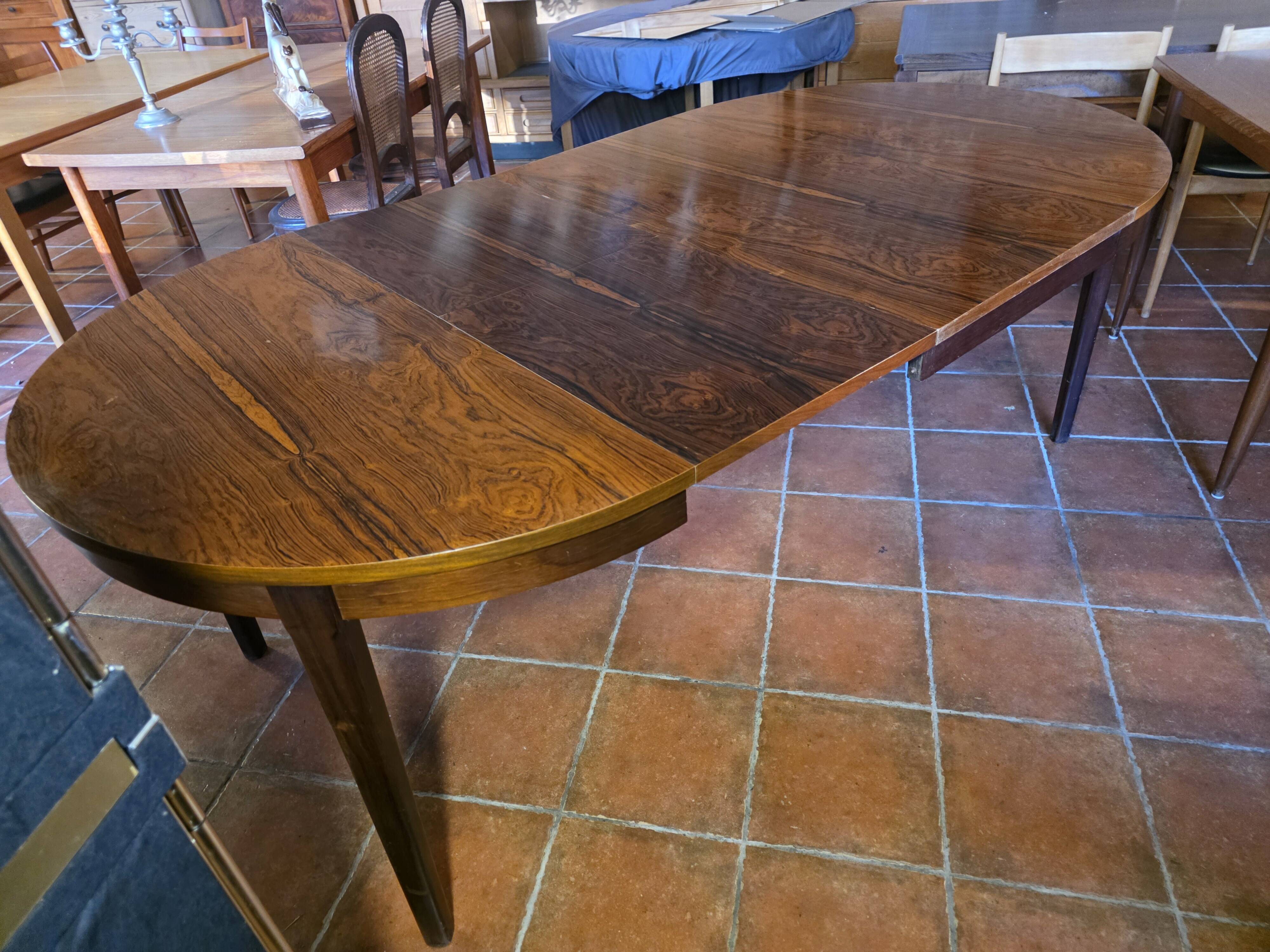 Scandinavian extendable table in rosewood from the 1960s.