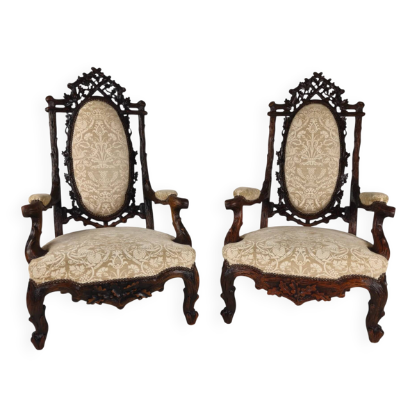 Ensemble de deux fauteuils de style Forêt-Noire par Horrix – 19e siècle