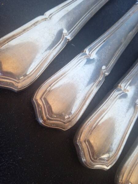 12 knives + silver metal punch from the 1950s