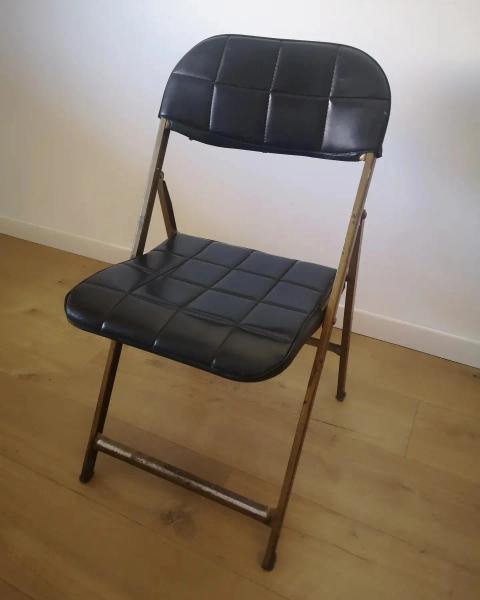 Pair of folding chairs 70